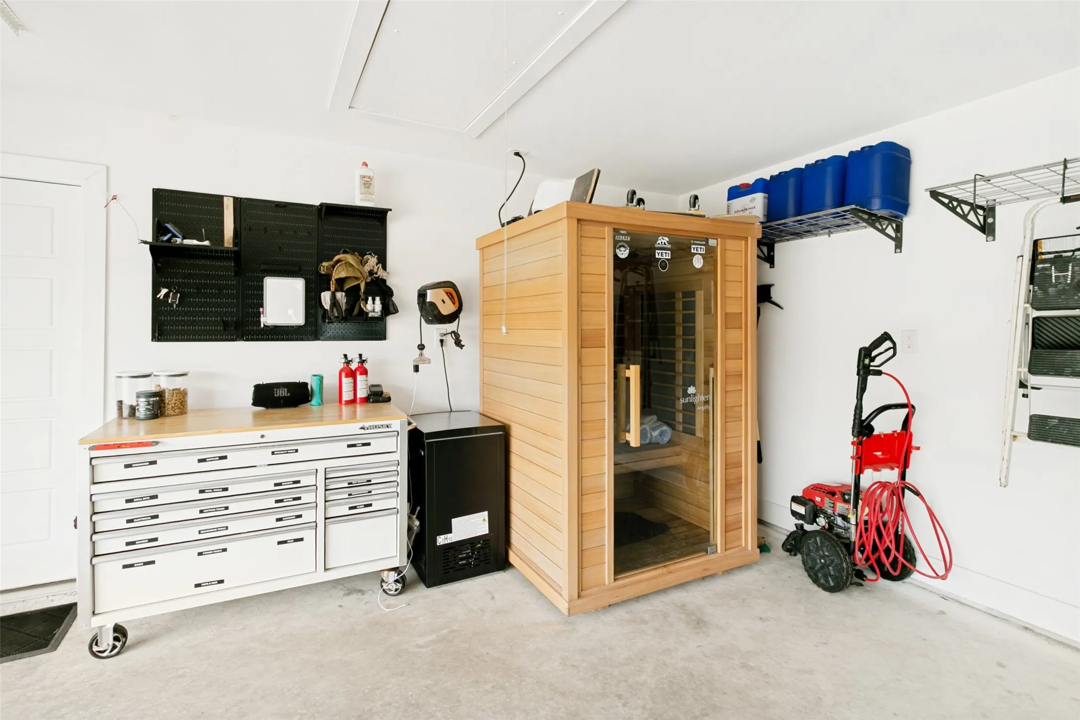 Garage with Negotiable Sauna