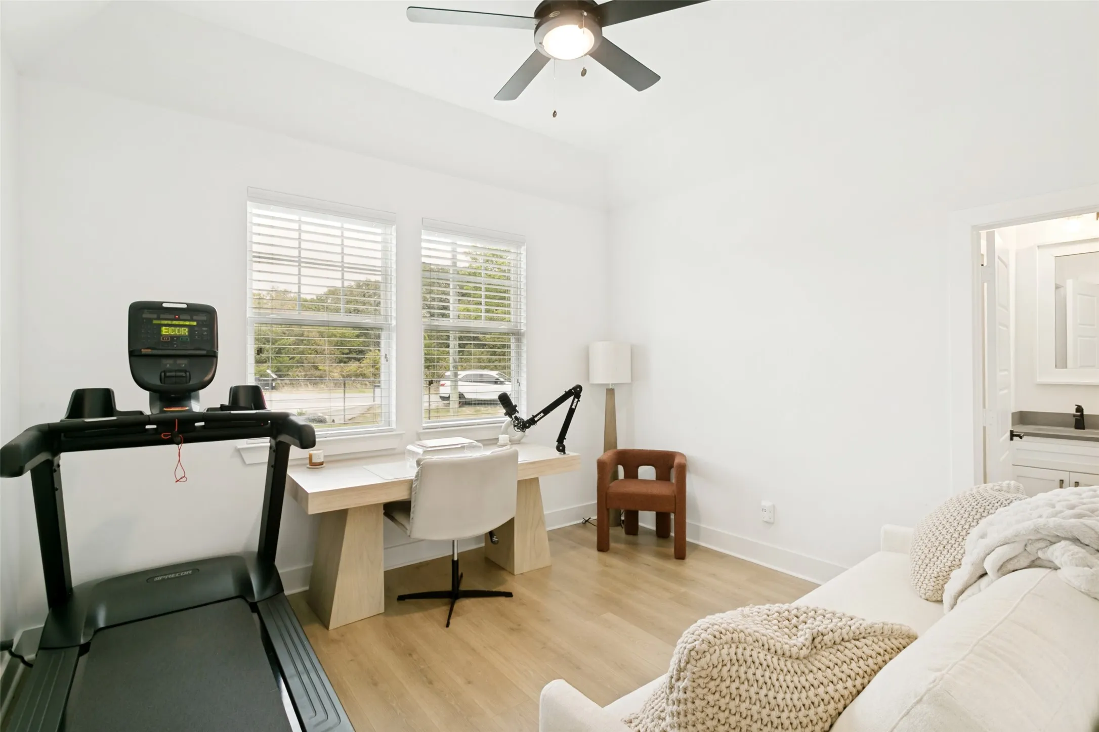 Single Family Residence For Sale in Johnson County , 128 Chambers Creek Trail, Alvarado, Texas 76009, 4 Bedroom, 3 Bathroom, 3 Garage spaces, 2,206 Sqft, built in 2021, mls#21350930, Real Estate Agent in Alvarado, Homes For Sale in Johnson county, Homes For Sale in Alvarado, Realtor in Alvarado Texas, Real Estate Brokerage Independent Realty Texas, Luminita Cordes Realtor