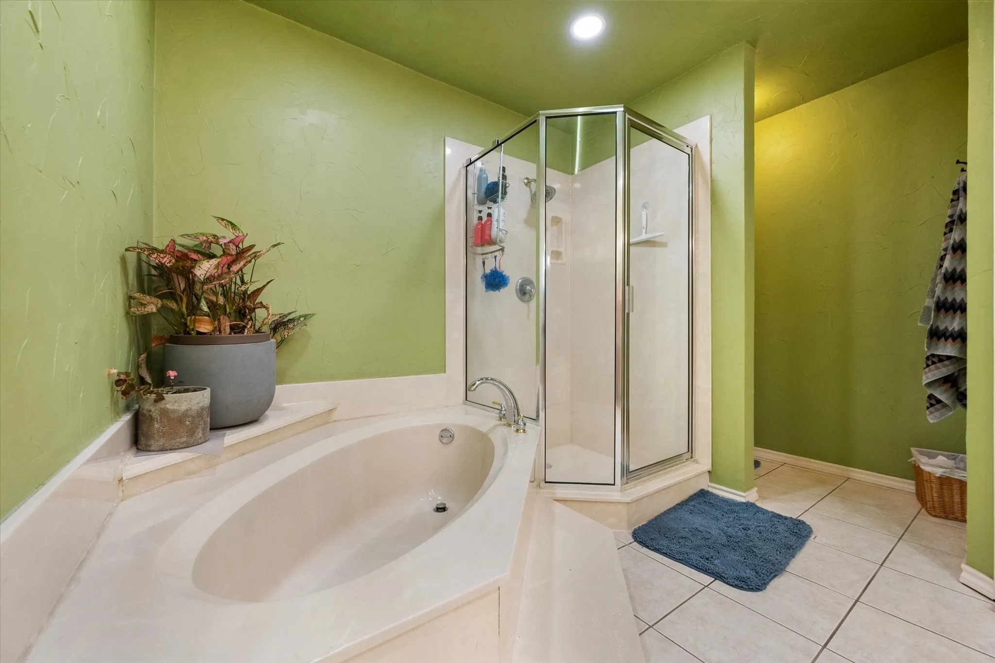 Single Family Residence For Sale in Tarrant County , 6110 Amicable Drive, Arlington, Texas 76016, 3 Bedroom, 2 Bathroom, 2 Garage spaces, 2,107 Sqft, built in 1978, mls#21363583, Real Estate Agent in Arlington, Homes For Sale in Tarrant county, Homes For Sale in Arlington, Realtor in Arlington Texas, Real Estate Brokerage Independent Realty Texas, Luminita Cordes Realtor
