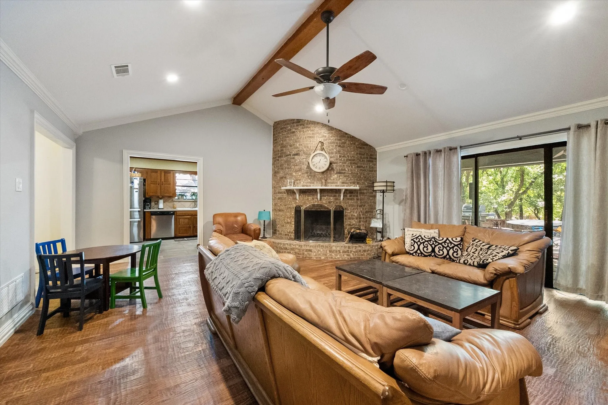 Single Family Residence For Sale in Tarrant County , 6110 Amicable Drive, Arlington, Texas 76016, 3 Bedroom, 2 Bathroom, 2 Garage spaces, 2,107 Sqft, built in 1978, mls#21363583, Real Estate Agent in Arlington, Homes For Sale in Tarrant county, Homes For Sale in Arlington, Realtor in Arlington Texas, Real Estate Brokerage Independent Realty Texas, Luminita Cordes Realtor