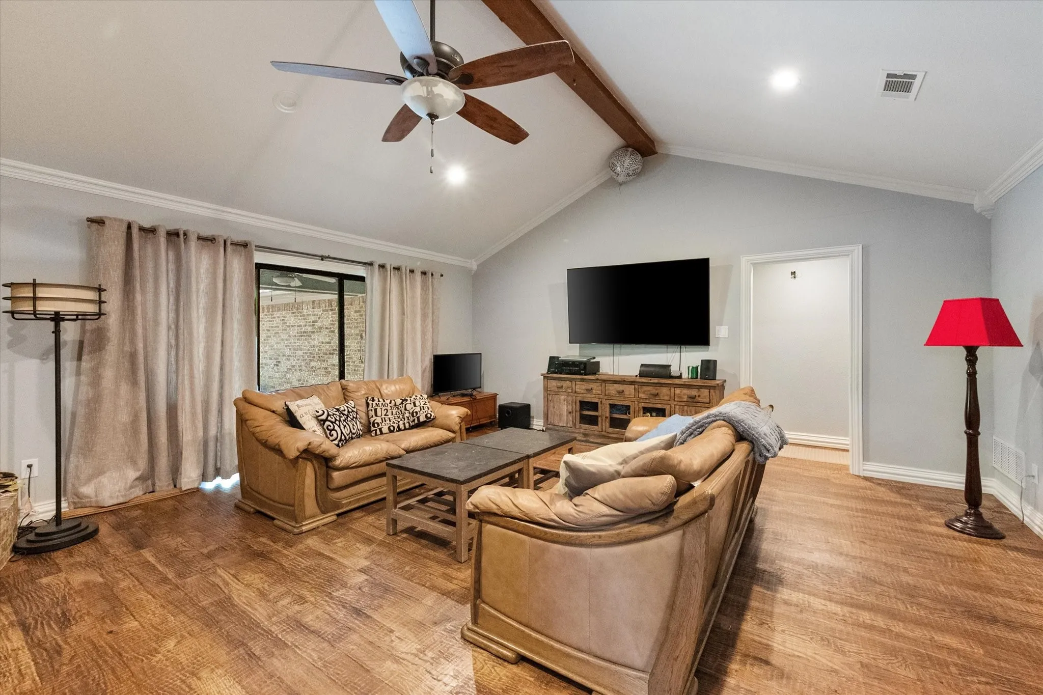 Single Family Residence For Sale in Tarrant County , 6110 Amicable Drive, Arlington, Texas 76016, 3 Bedroom, 2 Bathroom, 2 Garage spaces, 2,107 Sqft, built in 1978, mls#21363583, Real Estate Agent in Arlington, Homes For Sale in Tarrant county, Homes For Sale in Arlington, Realtor in Arlington Texas, Real Estate Brokerage Independent Realty Texas, Luminita Cordes Realtor