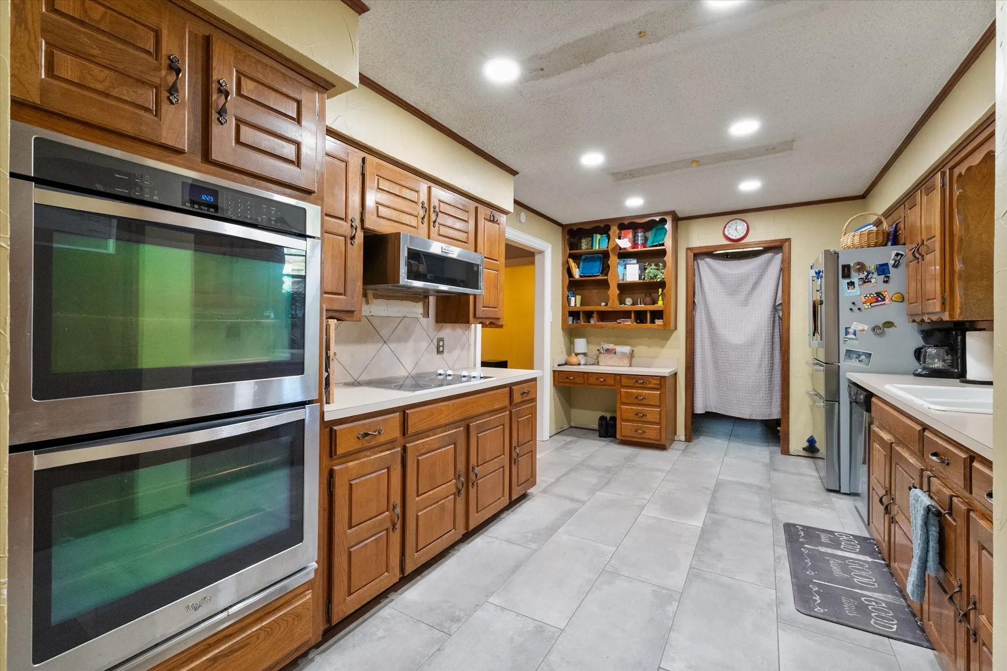 Single Family Residence For Sale in Tarrant County , 6110 Amicable Drive, Arlington, Texas 76016, 3 Bedroom, 2 Bathroom, 2 Garage spaces, 2,107 Sqft, built in 1978, mls#21363583, Real Estate Agent in Arlington, Homes For Sale in Tarrant county, Homes For Sale in Arlington, Realtor in Arlington Texas, Real Estate Brokerage Independent Realty Texas, Luminita Cordes Realtor