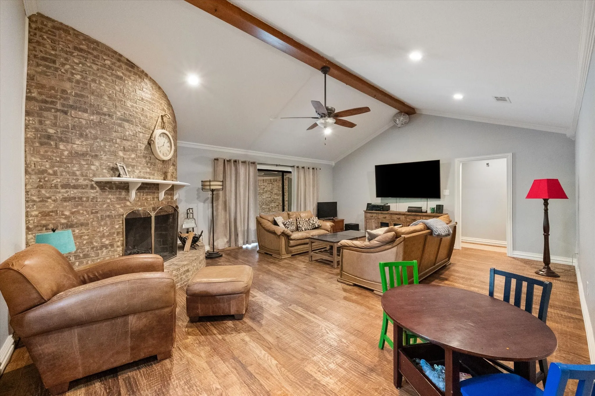 Single Family Residence For Sale in Tarrant County , 6110 Amicable Drive, Arlington, Texas 76016, 3 Bedroom, 2 Bathroom, 2 Garage spaces, 2,107 Sqft, built in 1978, mls#21363583, Real Estate Agent in Arlington, Homes For Sale in Tarrant county, Homes For Sale in Arlington, Realtor in Arlington Texas, Real Estate Brokerage Independent Realty Texas, Luminita Cordes Realtor