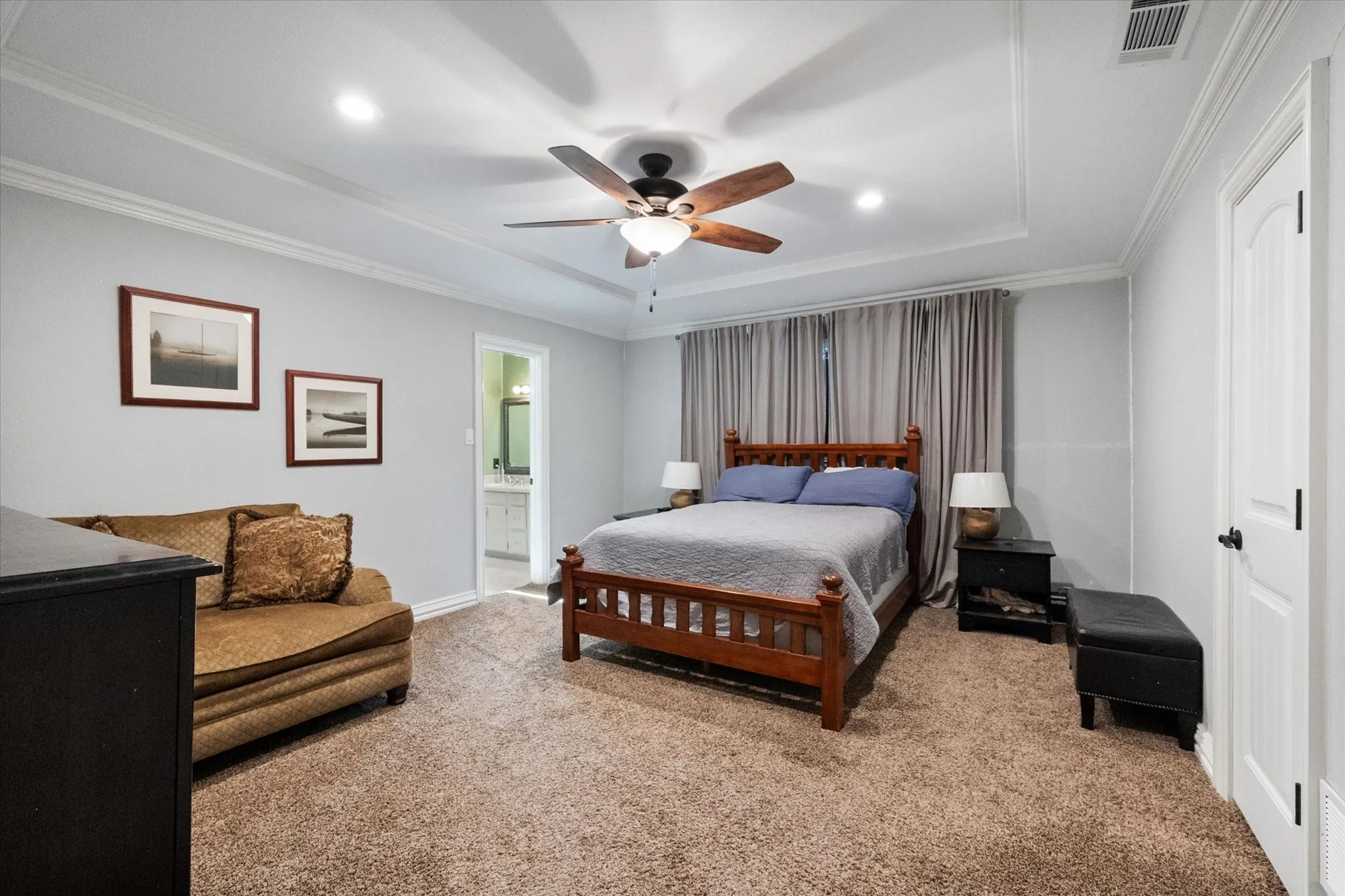Single Family Residence For Sale in Tarrant County , 6110 Amicable Drive, Arlington, Texas 76016, 3 Bedroom, 2 Bathroom, 2 Garage spaces, 2,107 Sqft, built in 1978, mls#21363583, Real Estate Agent in Arlington, Homes For Sale in Tarrant county, Homes For Sale in Arlington, Realtor in Arlington Texas, Real Estate Brokerage Independent Realty Texas, Luminita Cordes Realtor