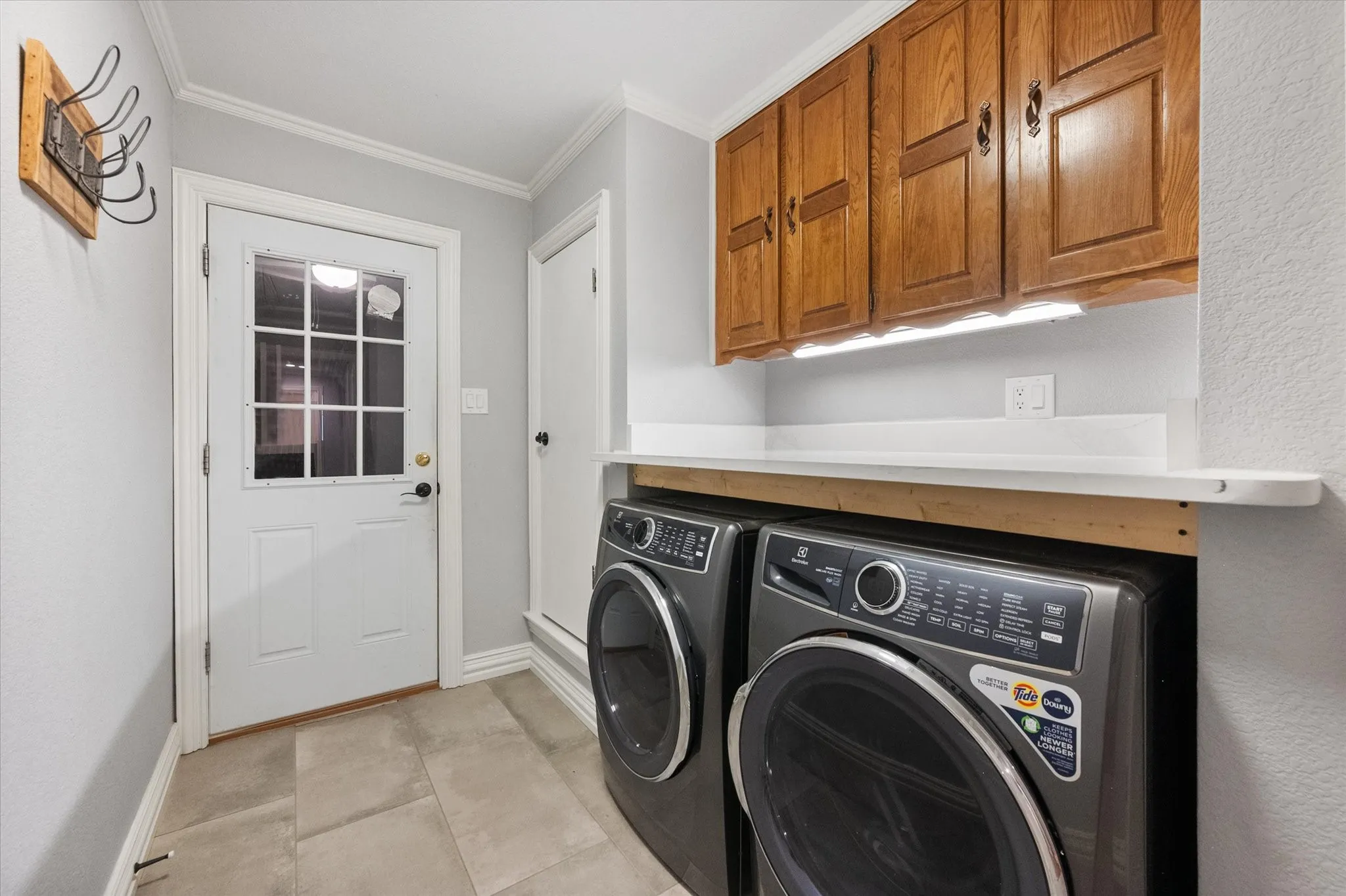 Single Family Residence For Sale in Tarrant County , 6110 Amicable Drive, Arlington, Texas 76016, 3 Bedroom, 2 Bathroom, 2 Garage spaces, 2,107 Sqft, built in 1978, mls#21363583, Real Estate Agent in Arlington, Homes For Sale in Tarrant county, Homes For Sale in Arlington, Realtor in Arlington Texas, Real Estate Brokerage Independent Realty Texas, Luminita Cordes Realtor