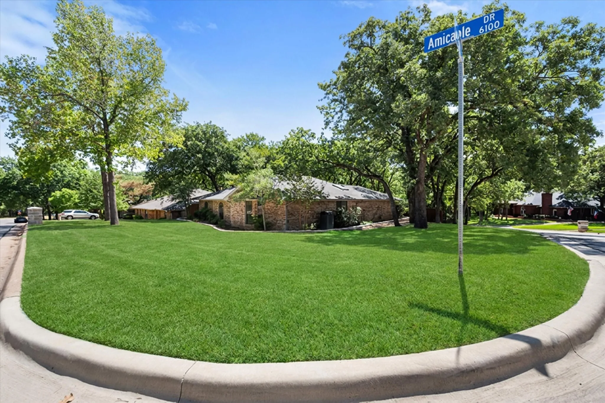 Single Family Residence For Sale in Tarrant County , 6110 Amicable Drive, Arlington, Texas 76016, 3 Bedroom, 2 Bathroom, 2 Garage spaces, 2,107 Sqft, built in 1978, mls#21363583, Real Estate Agent in Arlington, Homes For Sale in Tarrant county, Homes For Sale in Arlington, Realtor in Arlington Texas, Real Estate Brokerage Independent Realty Texas, Luminita Cordes Realtor