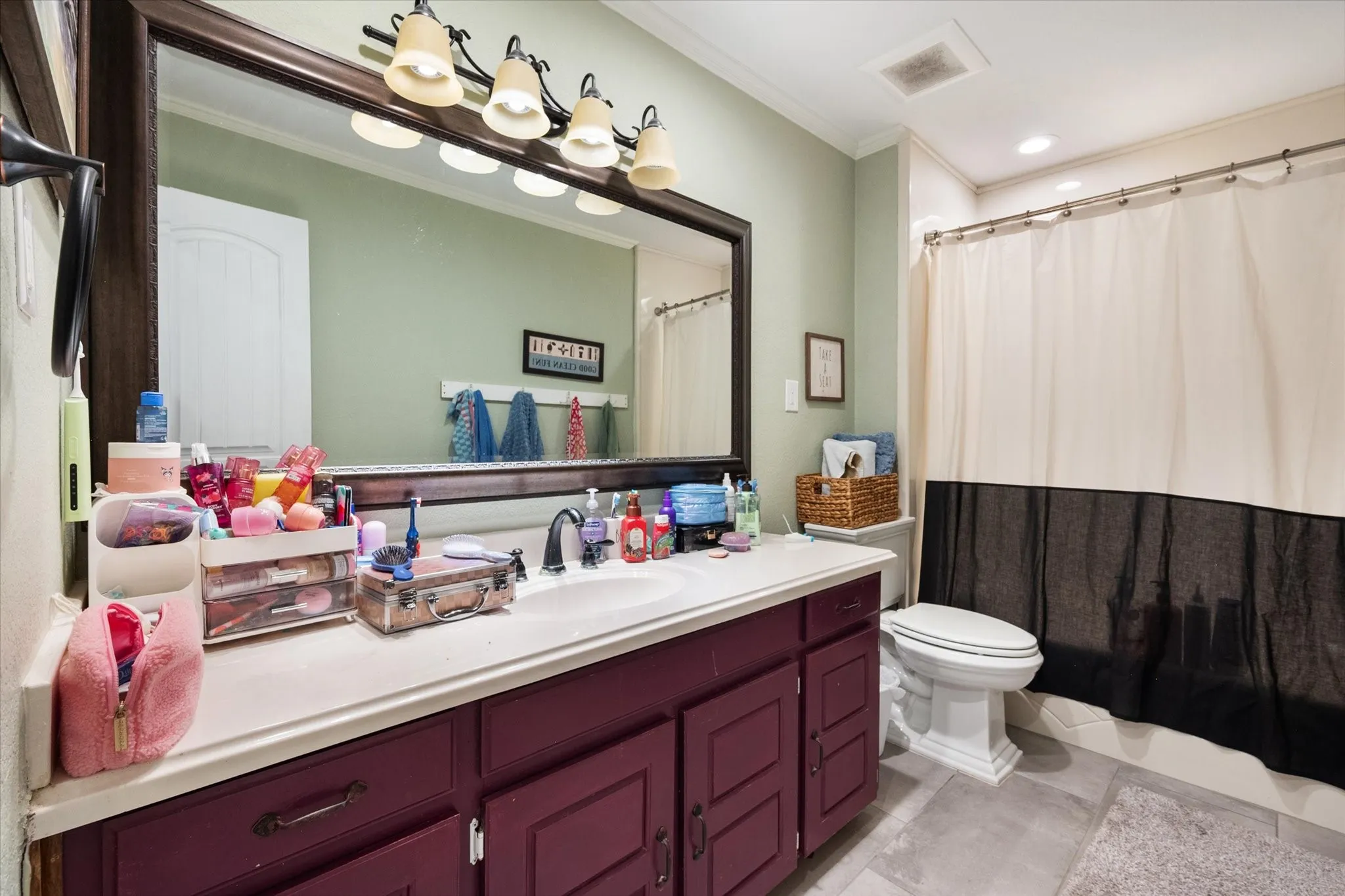 Single Family Residence For Sale in Tarrant County , 6110 Amicable Drive, Arlington, Texas 76016, 3 Bedroom, 2 Bathroom, 2 Garage spaces, 2,107 Sqft, built in 1978, mls#21363583, Real Estate Agent in Arlington, Homes For Sale in Tarrant county, Homes For Sale in Arlington, Realtor in Arlington Texas, Real Estate Brokerage Independent Realty Texas, Luminita Cordes Realtor