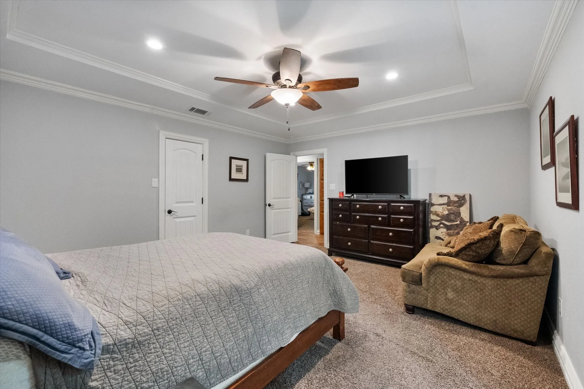 Single Family Residence For Sale in Tarrant County , 6110 Amicable Drive, Arlington, Texas 76016, 3 Bedroom, 2 Bathroom, 2 Garage spaces, 2,107 Sqft, built in 1978, mls#21363583, Real Estate Agent in Arlington, Homes For Sale in Tarrant county, Homes For Sale in Arlington, Realtor in Arlington Texas, Real Estate Brokerage Independent Realty Texas, Luminita Cordes Realtor