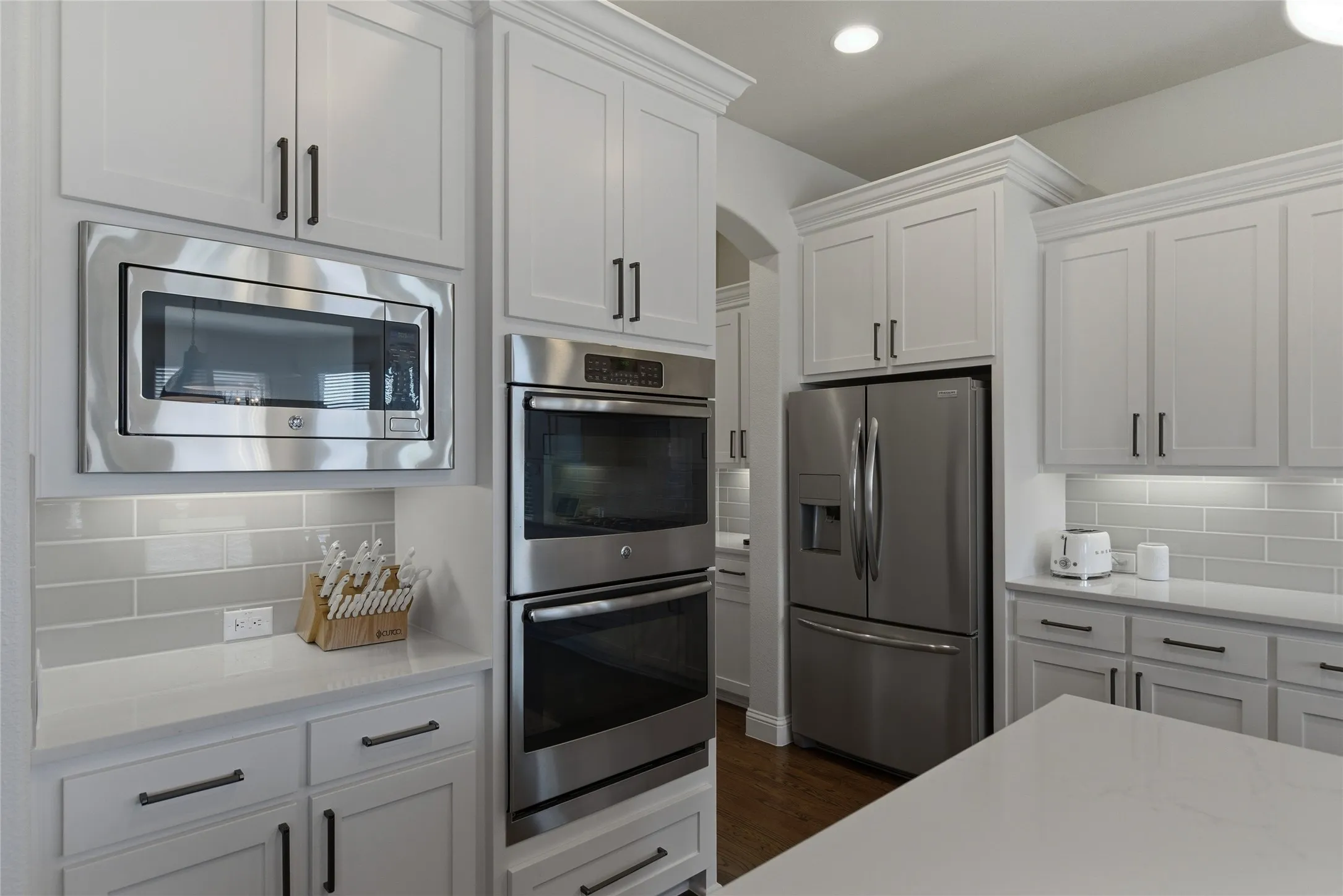Double oven with stainless steel appliances