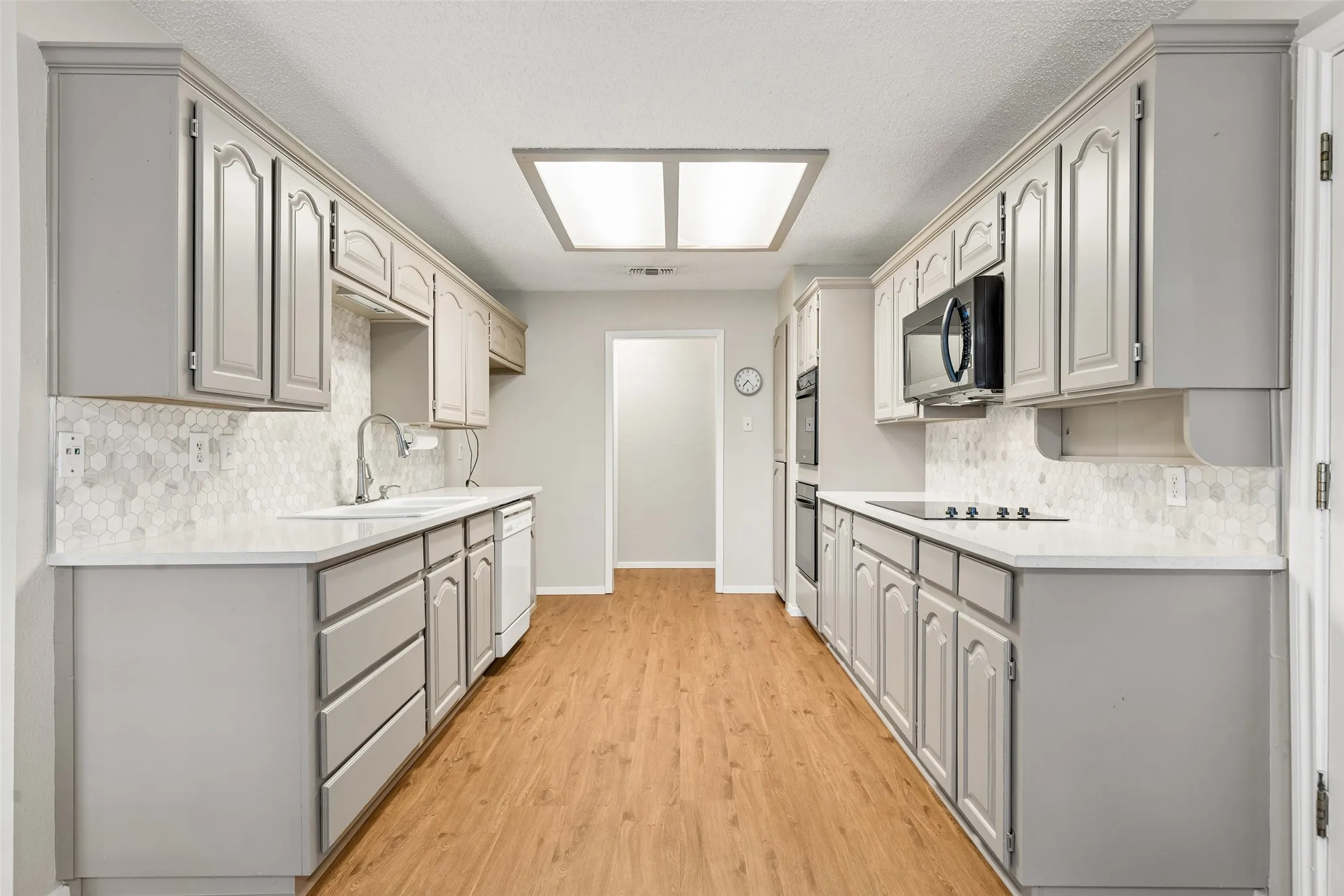 Single Family Residence For Sale in Tarrant County , 6640 Pleasant Ridge Drive, North Richland Hills, Texas 76180, 4 Bedroom, 2 Bathroom, 2 Garage spaces, 1,882 Sqft, built in 1984, mls#21363770, Real Estate Agent in North Richland Hills, Homes For Sale in Tarrant county, Homes For Sale in North Richland Hills, Realtor in North Richland Hills Texas, Real Estate Brokerage Independent Realty Texas, Luminita Cordes Realtor