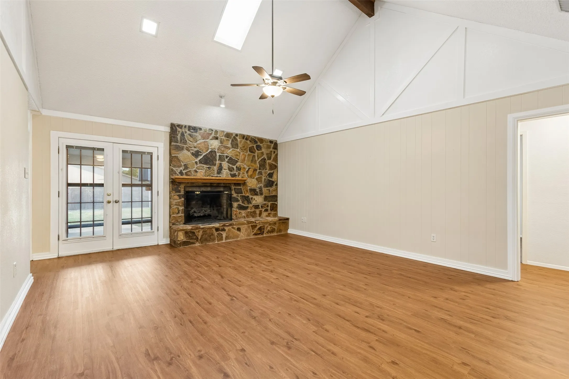 Single Family Residence For Sale in Tarrant County , 6640 Pleasant Ridge Drive, North Richland Hills, Texas 76180, 4 Bedroom, 2 Bathroom, 2 Garage spaces, 1,882 Sqft, built in 1984, mls#21363770, Real Estate Agent in North Richland Hills, Homes For Sale in Tarrant county, Homes For Sale in North Richland Hills, Realtor in North Richland Hills Texas, Real Estate Brokerage Independent Realty Texas, Luminita Cordes Realtor