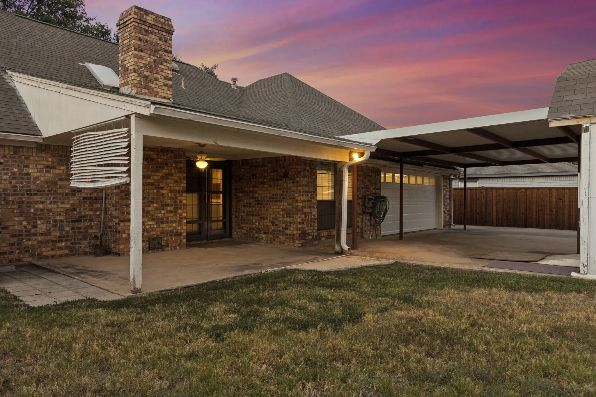 Single Family Residence For Sale in Tarrant County , 6640 Pleasant Ridge Drive, North Richland Hills, Texas 76180, 4 Bedroom, 2 Bathroom, 2 Garage spaces, 1,882 Sqft, built in 1984, mls#21363770, Real Estate Agent in North Richland Hills, Homes For Sale in Tarrant county, Homes For Sale in North Richland Hills, Realtor in North Richland Hills Texas, Real Estate Brokerage Independent Realty Texas, Luminita Cordes Realtor