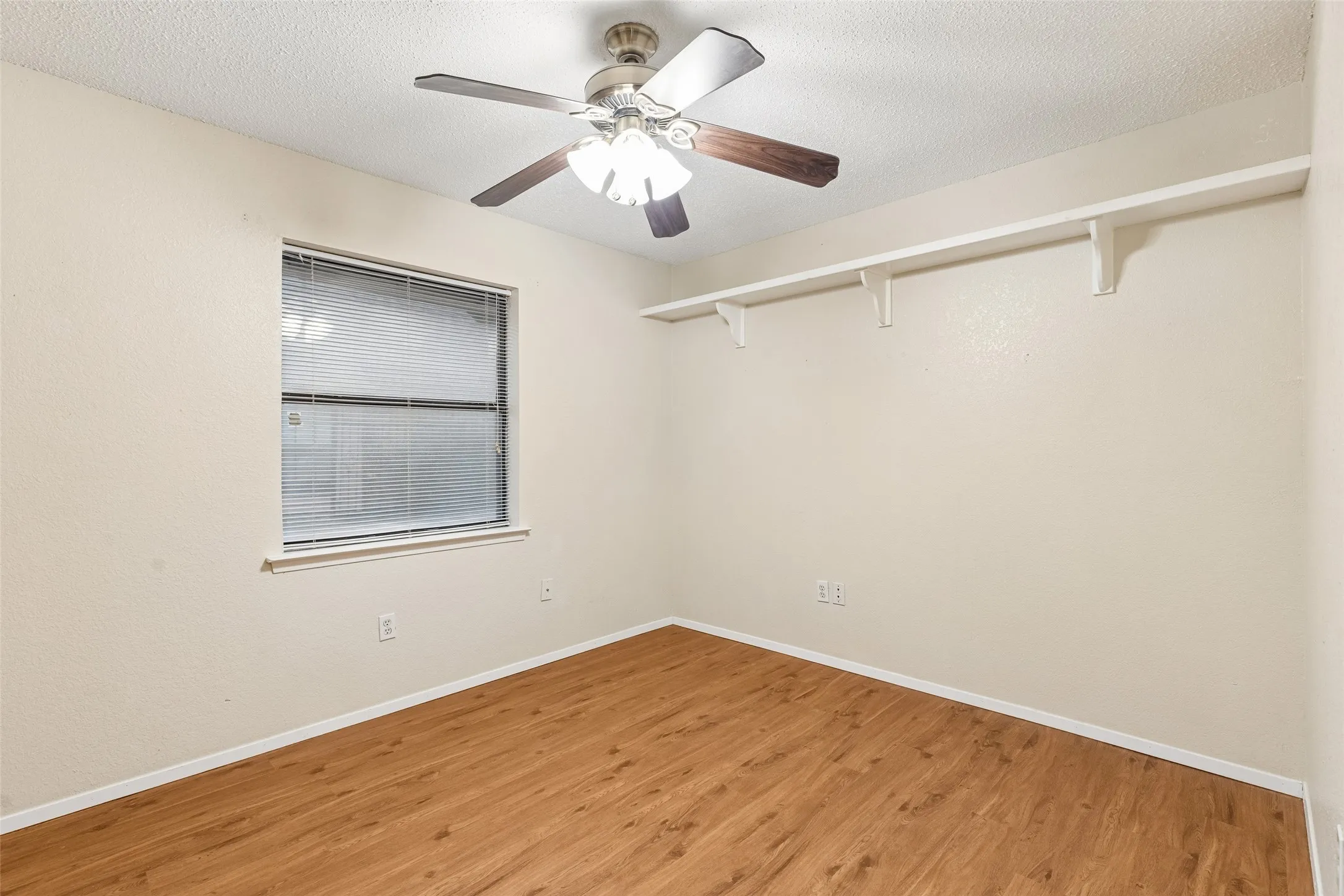 Single Family Residence For Sale in Tarrant County , 6640 Pleasant Ridge Drive, North Richland Hills, Texas 76180, 4 Bedroom, 2 Bathroom, 2 Garage spaces, 1,882 Sqft, built in 1984, mls#21363770, Real Estate Agent in North Richland Hills, Homes For Sale in Tarrant county, Homes For Sale in North Richland Hills, Realtor in North Richland Hills Texas, Real Estate Brokerage Independent Realty Texas, Luminita Cordes Realtor