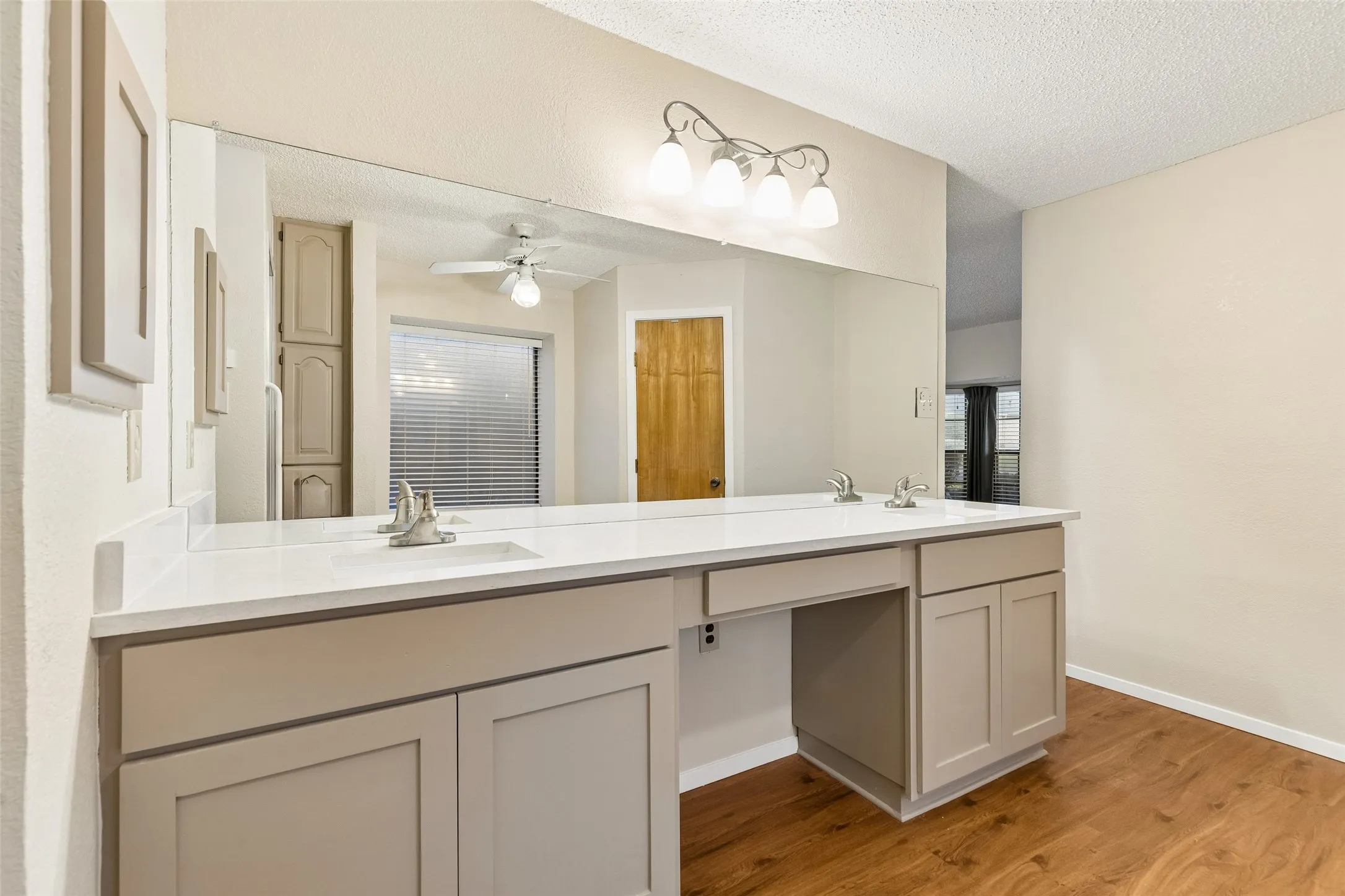 Single Family Residence For Sale in Tarrant County , 6640 Pleasant Ridge Drive, North Richland Hills, Texas 76180, 4 Bedroom, 2 Bathroom, 2 Garage spaces, 1,882 Sqft, built in 1984, mls#21363770, Real Estate Agent in North Richland Hills, Homes For Sale in Tarrant county, Homes For Sale in North Richland Hills, Realtor in North Richland Hills Texas, Real Estate Brokerage Independent Realty Texas, Luminita Cordes Realtor