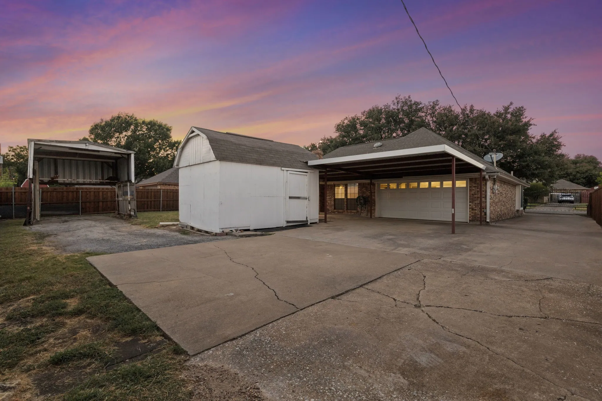 Single Family Residence For Sale in Tarrant County , 6640 Pleasant Ridge Drive, North Richland Hills, Texas 76180, 4 Bedroom, 2 Bathroom, 2 Garage spaces, 1,882 Sqft, built in 1984, mls#21363770, Real Estate Agent in North Richland Hills, Homes For Sale in Tarrant county, Homes For Sale in North Richland Hills, Realtor in North Richland Hills Texas, Real Estate Brokerage Independent Realty Texas, Luminita Cordes Realtor