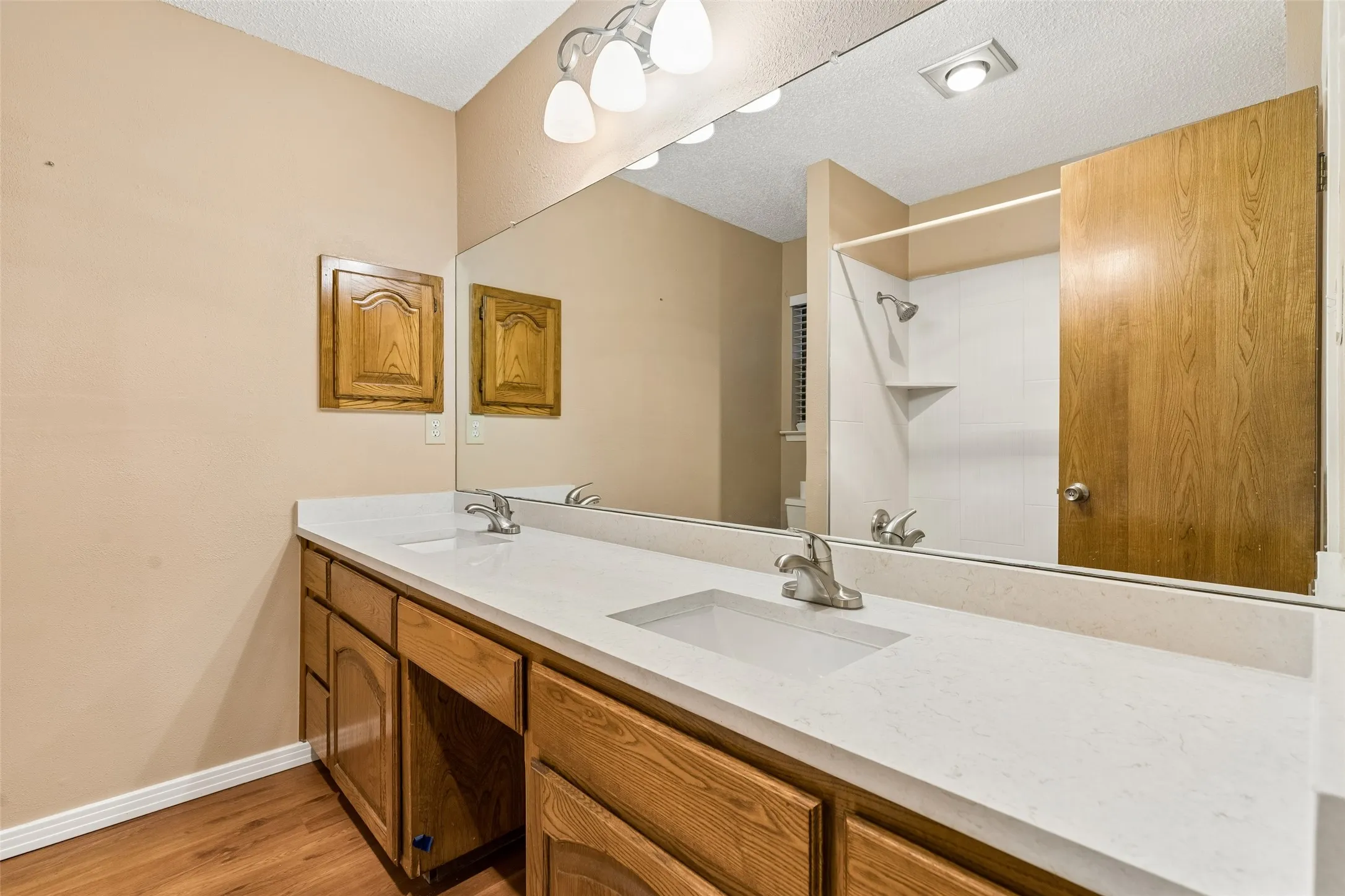 Single Family Residence For Sale in Tarrant County , 6640 Pleasant Ridge Drive, North Richland Hills, Texas 76180, 4 Bedroom, 2 Bathroom, 2 Garage spaces, 1,882 Sqft, built in 1984, mls#21363770, Real Estate Agent in North Richland Hills, Homes For Sale in Tarrant county, Homes For Sale in North Richland Hills, Realtor in North Richland Hills Texas, Real Estate Brokerage Independent Realty Texas, Luminita Cordes Realtor
