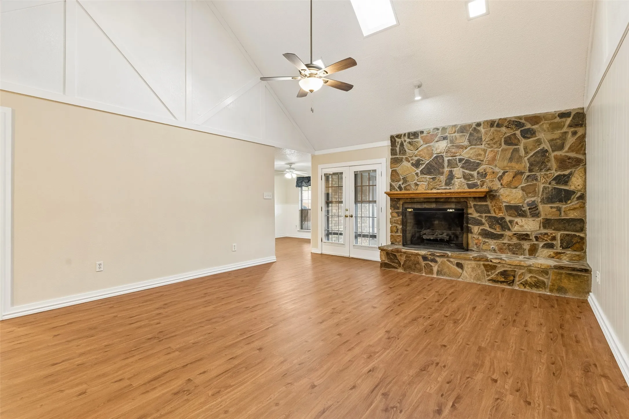Single Family Residence For Sale in Tarrant County , 6640 Pleasant Ridge Drive, North Richland Hills, Texas 76180, 4 Bedroom, 2 Bathroom, 2 Garage spaces, 1,882 Sqft, built in 1984, mls#21363770, Real Estate Agent in North Richland Hills, Homes For Sale in Tarrant county, Homes For Sale in North Richland Hills, Realtor in North Richland Hills Texas, Real Estate Brokerage Independent Realty Texas, Luminita Cordes Realtor