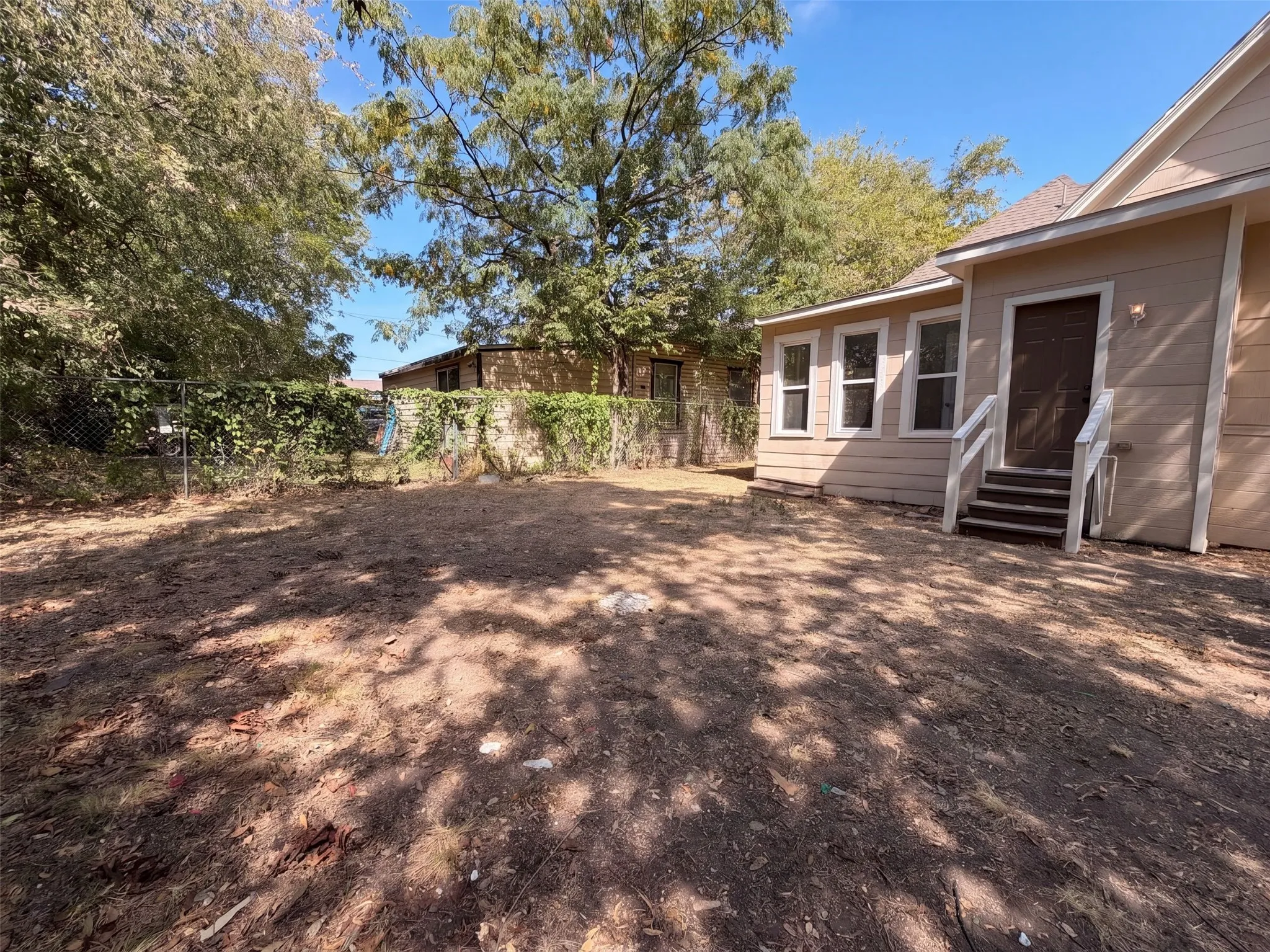 Single Family Residence For Sale in Tarrant County , 1216 Bessie Street, Fort Worth, Texas 76104, 3 Bedroom, 2 Bathroom, Garage spaces, 1,000 Sqft, built in 1912, mls#21365337, Real Estate Agent in Fort Worth, Homes For Sale in Tarrant county, Homes For Sale in Fort Worth, Realtor in Fort Worth Texas, Real Estate Brokerage Independent Realty Texas, Luminita Cordes Realtor