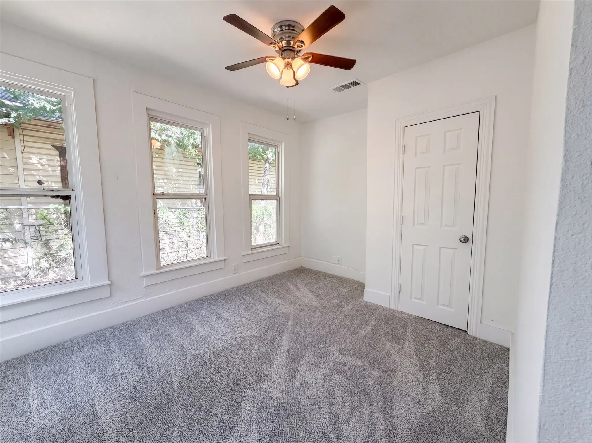 Single Family Residence For Sale in Tarrant County , 1216 Bessie Street, Fort Worth, Texas 76104, 3 Bedroom, 2 Bathroom, Garage spaces, 1,000 Sqft, built in 1912, mls#21365337, Real Estate Agent in Fort Worth, Homes For Sale in Tarrant county, Homes For Sale in Fort Worth, Realtor in Fort Worth Texas, Real Estate Brokerage Independent Realty Texas, Luminita Cordes Realtor