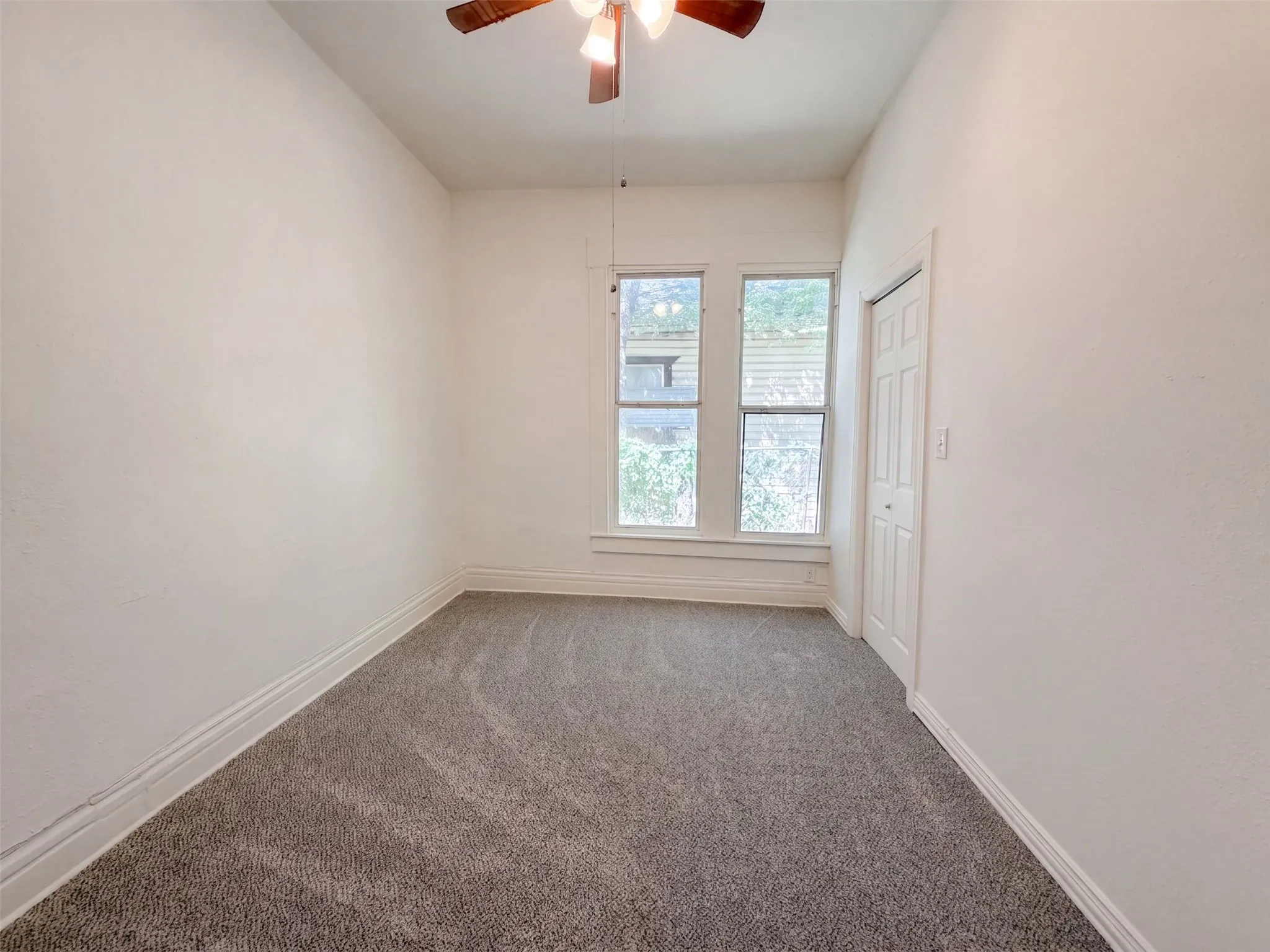 Single Family Residence For Sale in Tarrant County , 1216 Bessie Street, Fort Worth, Texas 76104, 3 Bedroom, 2 Bathroom, Garage spaces, 1,000 Sqft, built in 1912, mls#21365337, Real Estate Agent in Fort Worth, Homes For Sale in Tarrant county, Homes For Sale in Fort Worth, Realtor in Fort Worth Texas, Real Estate Brokerage Independent Realty Texas, Luminita Cordes Realtor