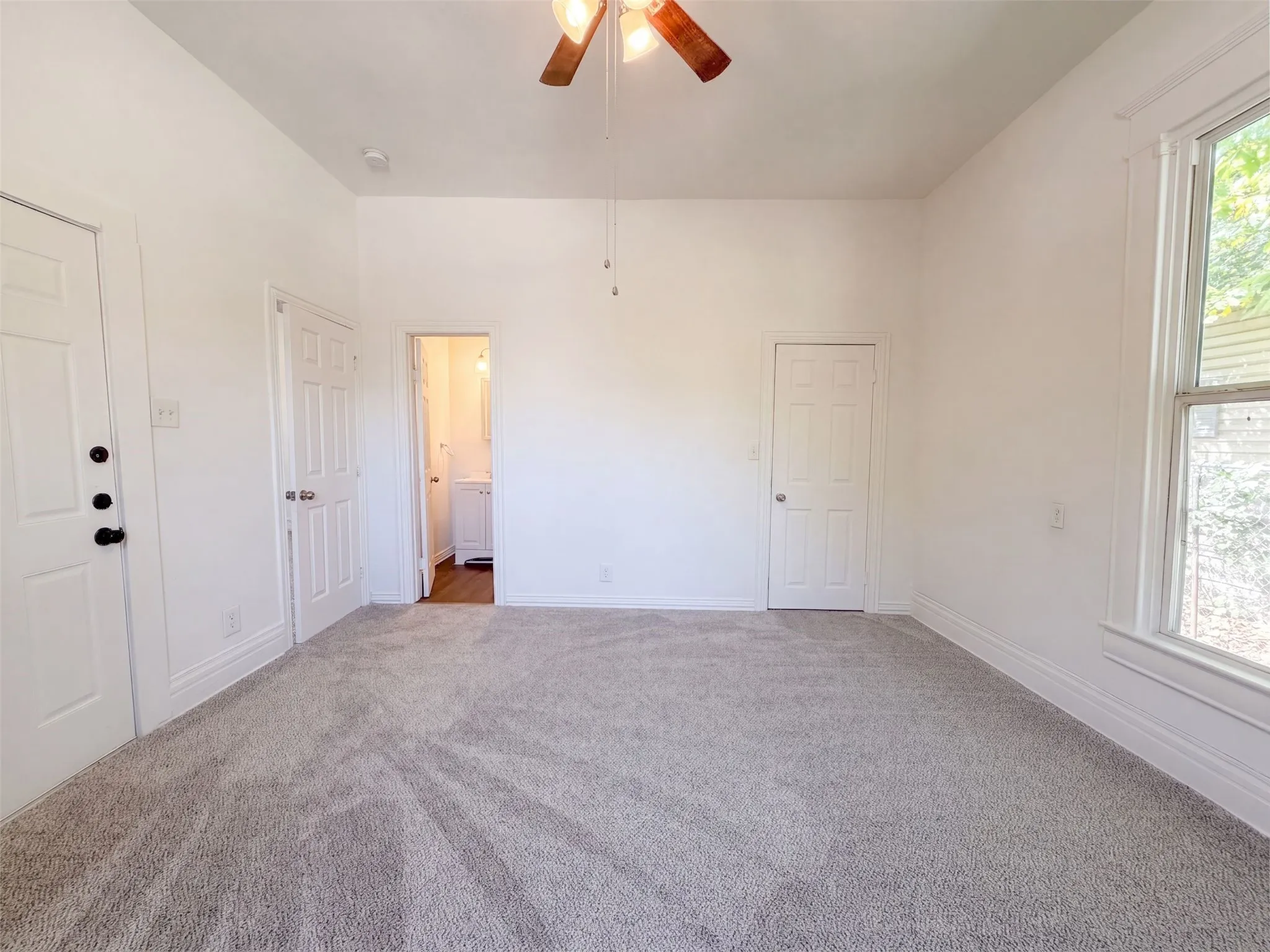 Single Family Residence For Sale in Tarrant County , 1216 Bessie Street, Fort Worth, Texas 76104, 3 Bedroom, 2 Bathroom, Garage spaces, 1,000 Sqft, built in 1912, mls#21365337, Real Estate Agent in Fort Worth, Homes For Sale in Tarrant county, Homes For Sale in Fort Worth, Realtor in Fort Worth Texas, Real Estate Brokerage Independent Realty Texas, Luminita Cordes Realtor