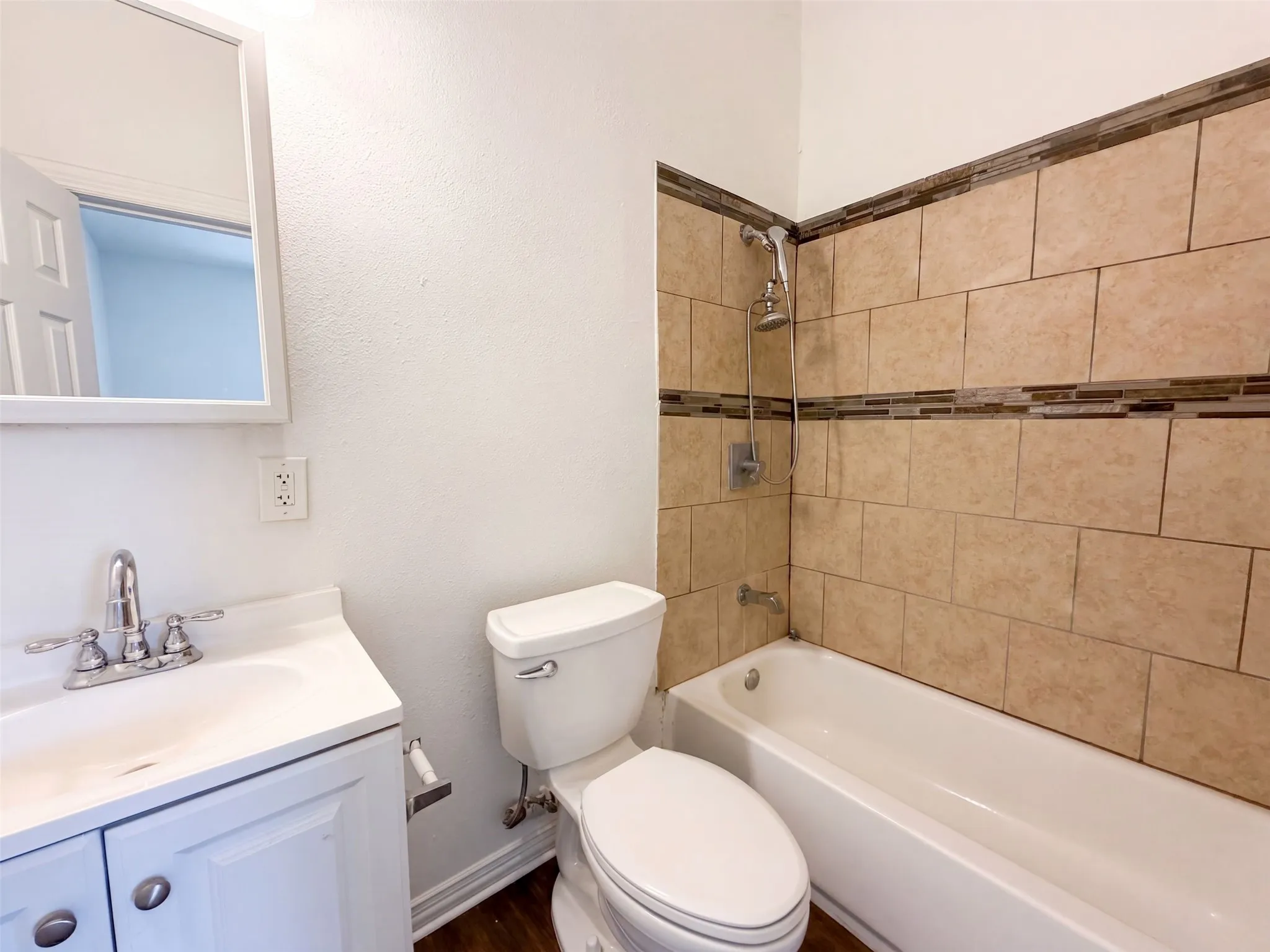 Single Family Residence For Sale in Tarrant County , 1216 Bessie Street, Fort Worth, Texas 76104, 3 Bedroom, 2 Bathroom, Garage spaces, 1,000 Sqft, built in 1912, mls#21365337, Real Estate Agent in Fort Worth, Homes For Sale in Tarrant county, Homes For Sale in Fort Worth, Realtor in Fort Worth Texas, Real Estate Brokerage Independent Realty Texas, Luminita Cordes Realtor