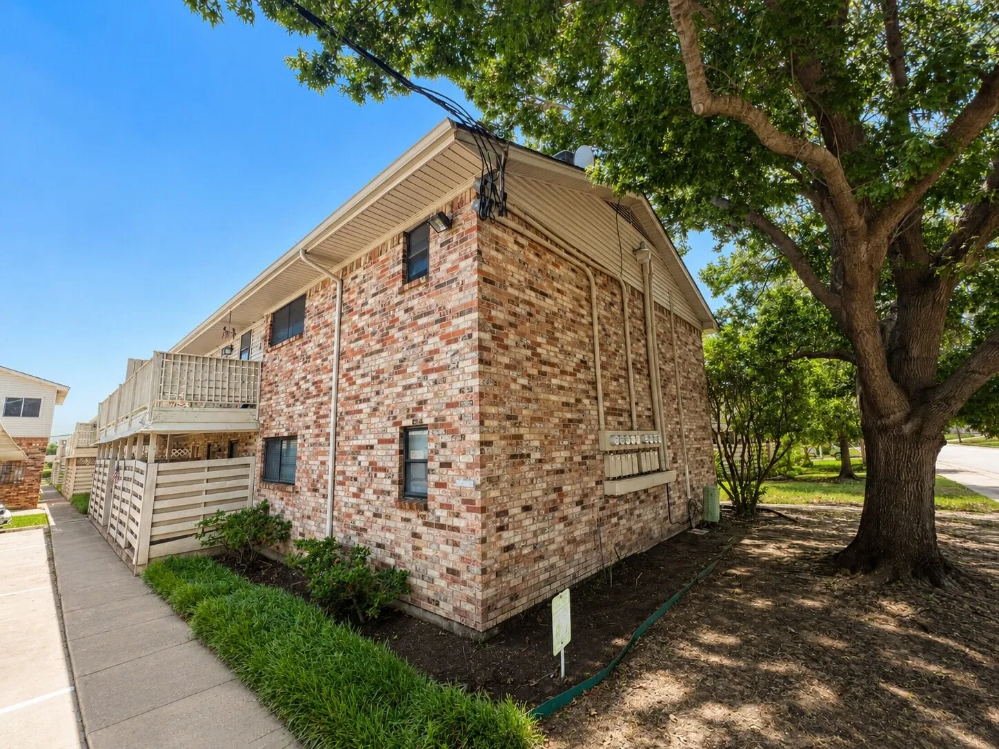 Condominium For Sale in Dallas County , 5044 Matilda Street 123, Dallas, Texas 75206, 2 Bedroom, 2 Bathroom, Garage spaces, 1,055 Sqft, built in 1968, mls#21364862, Real Estate Agent in Dallas, Homes For Sale in Dallas county, Homes For Sale in Dallas, Realtor in Dallas Texas, Real Estate Brokerage Independent Realty Texas, Luminita Cordes Realtor