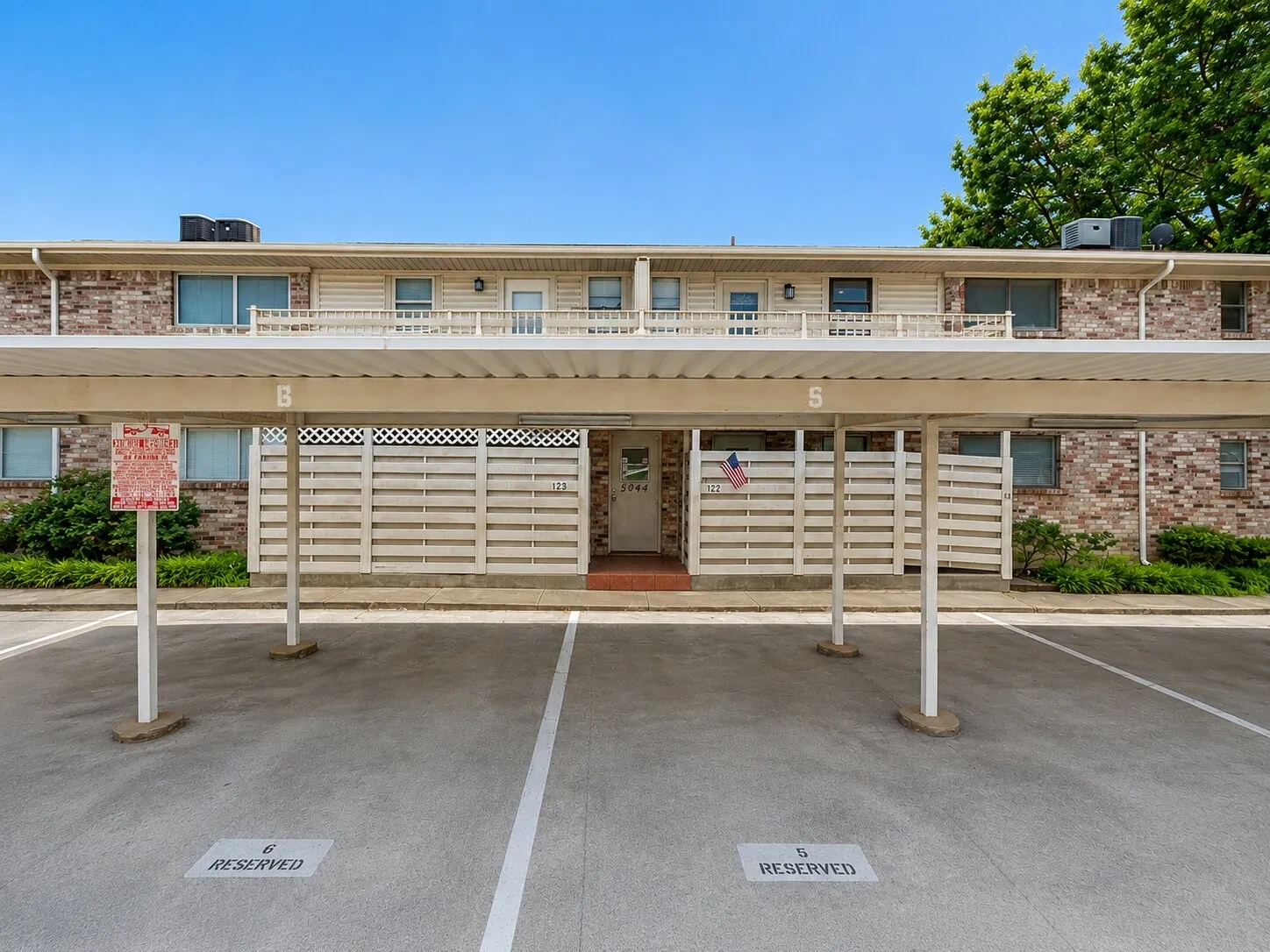 Condominium For Sale in Dallas County , 5044 Matilda Street 123, Dallas, Texas 75206, 2 Bedroom, 2 Bathroom, Garage spaces, 1,055 Sqft, built in 1968, mls#21364862, Real Estate Agent in Dallas, Homes For Sale in Dallas county, Homes For Sale in Dallas, Realtor in Dallas Texas, Real Estate Brokerage Independent Realty Texas, Luminita Cordes Realtor