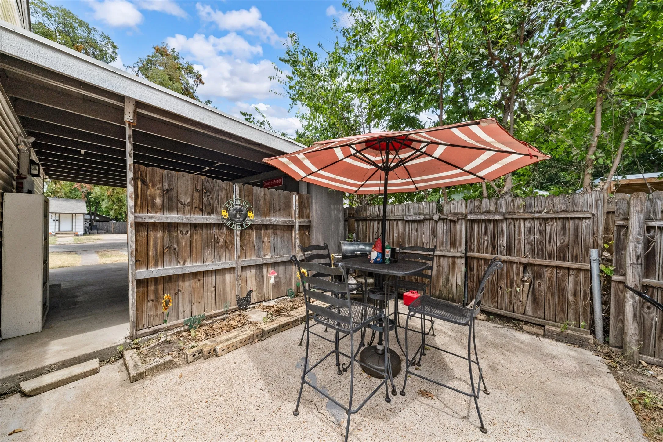 Single Family Residence For Sale in Mc Lennan County , 4010 Windsor Avenue, Waco, Texas 76708, 3 Bedroom, 2 Bathroom, Garage spaces, 1,553 Sqft, built in 1949, mls#21365328, Real Estate Agent in Waco, Homes For Sale in Mc Lennan county, Homes For Sale in Waco, Realtor in Waco Texas, Real Estate Brokerage Independent Realty Texas, Luminita Cordes Realtor