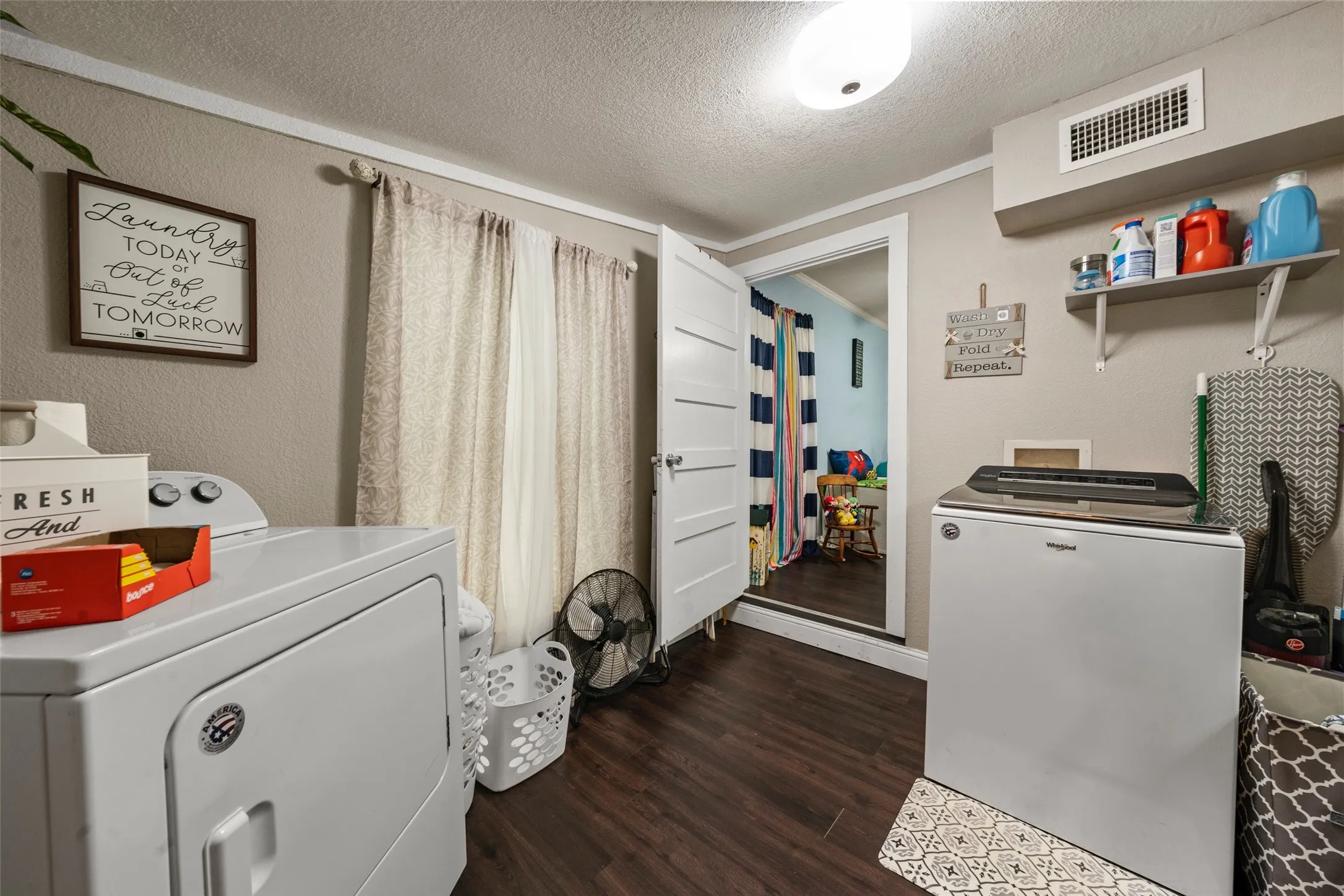 Single Family Residence For Sale in Mc Lennan County , 4010 Windsor Avenue, Waco, Texas 76708, 3 Bedroom, 2 Bathroom, Garage spaces, 1,553 Sqft, built in 1949, mls#21365328, Real Estate Agent in Waco, Homes For Sale in Mc Lennan county, Homes For Sale in Waco, Realtor in Waco Texas, Real Estate Brokerage Independent Realty Texas, Luminita Cordes Realtor
