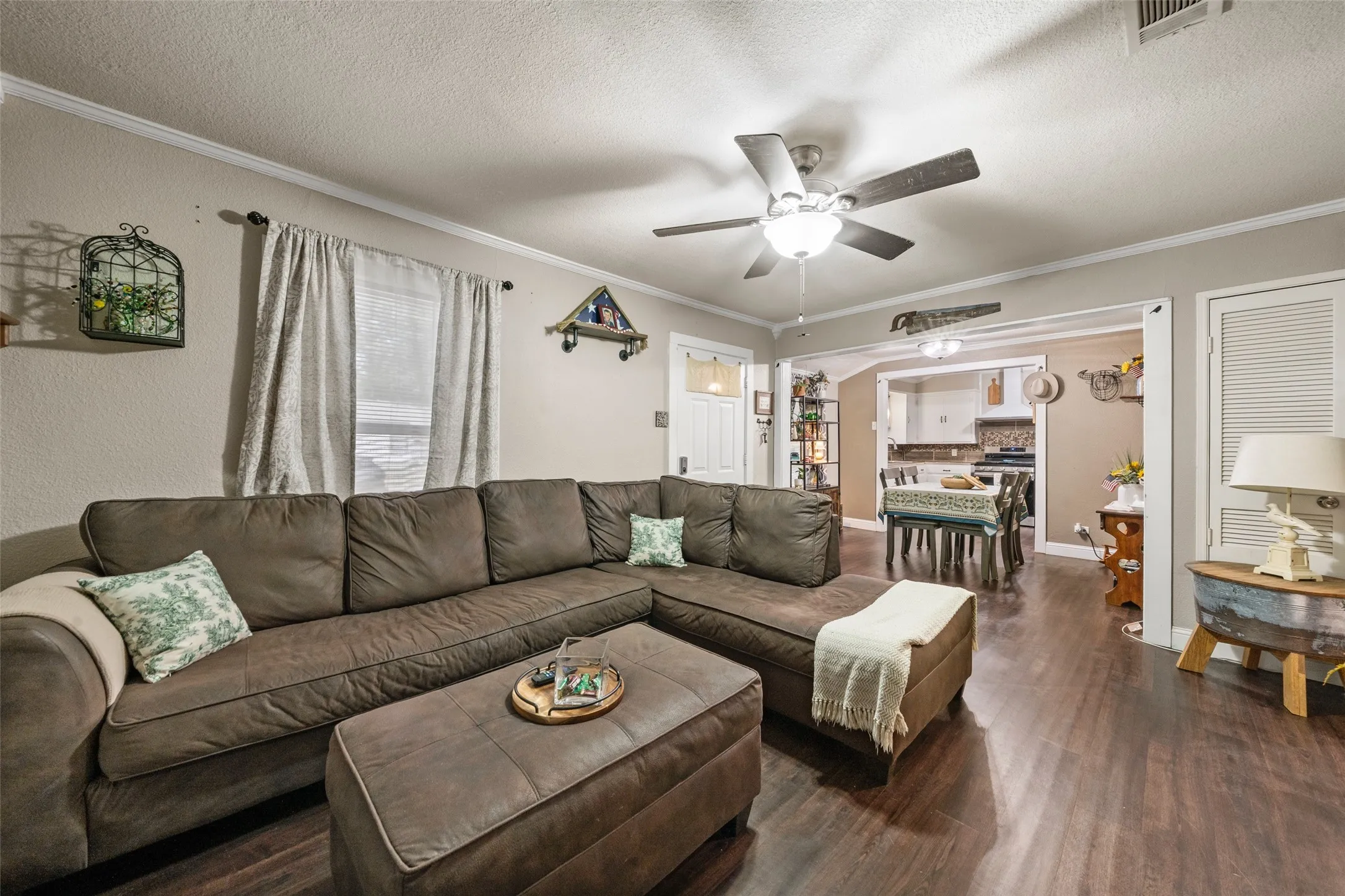 Single Family Residence For Sale in Mc Lennan County , 4010 Windsor Avenue, Waco, Texas 76708, 3 Bedroom, 2 Bathroom, Garage spaces, 1,553 Sqft, built in 1949, mls#21365328, Real Estate Agent in Waco, Homes For Sale in Mc Lennan county, Homes For Sale in Waco, Realtor in Waco Texas, Real Estate Brokerage Independent Realty Texas, Luminita Cordes Realtor