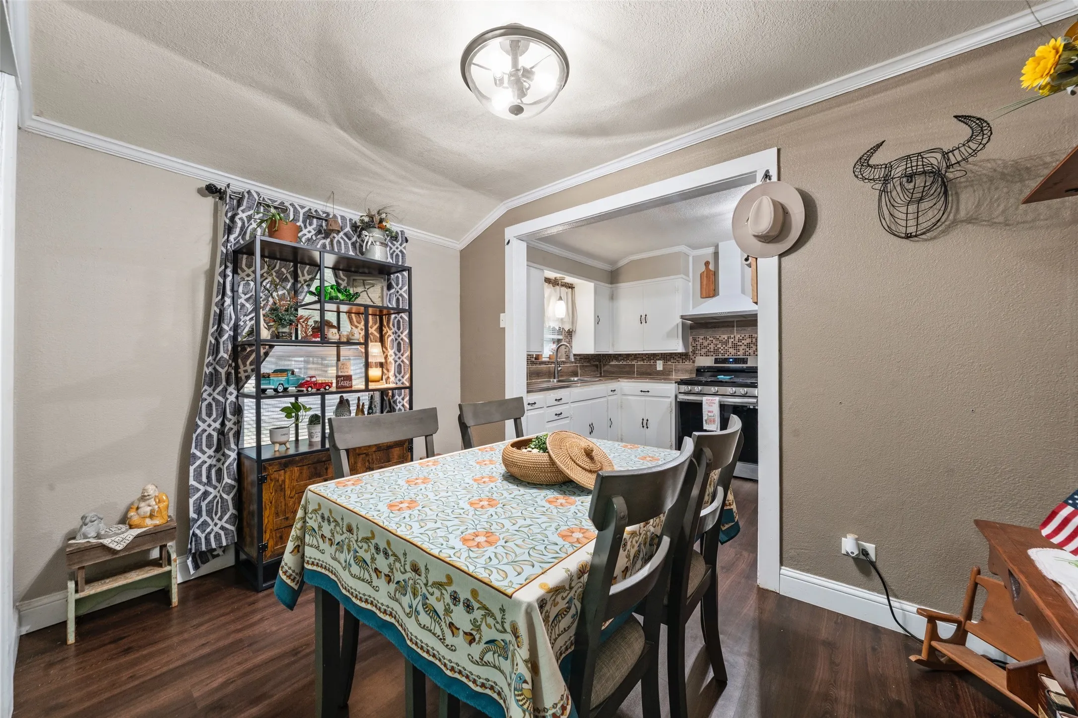 Single Family Residence For Sale in Mc Lennan County , 4010 Windsor Avenue, Waco, Texas 76708, 3 Bedroom, 2 Bathroom, Garage spaces, 1,553 Sqft, built in 1949, mls#21365328, Real Estate Agent in Waco, Homes For Sale in Mc Lennan county, Homes For Sale in Waco, Realtor in Waco Texas, Real Estate Brokerage Independent Realty Texas, Luminita Cordes Realtor