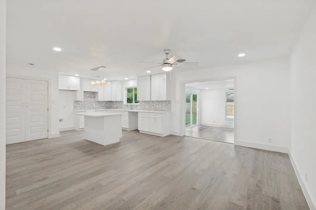 Single Family Residence For Sale in Dallas County , 5718 Trio Lane, Dallas, Texas 75241, 4 Bedroom, 3 Bathroom, 1 Garage spaces, 2,141 Sqft, built in 1961, mls#21365043, Real Estate Agent in Dallas, Homes For Sale in Dallas county, Homes For Sale in Dallas, Realtor in Dallas Texas, Real Estate Brokerage Independent Realty Texas, Luminita Cordes Realtor