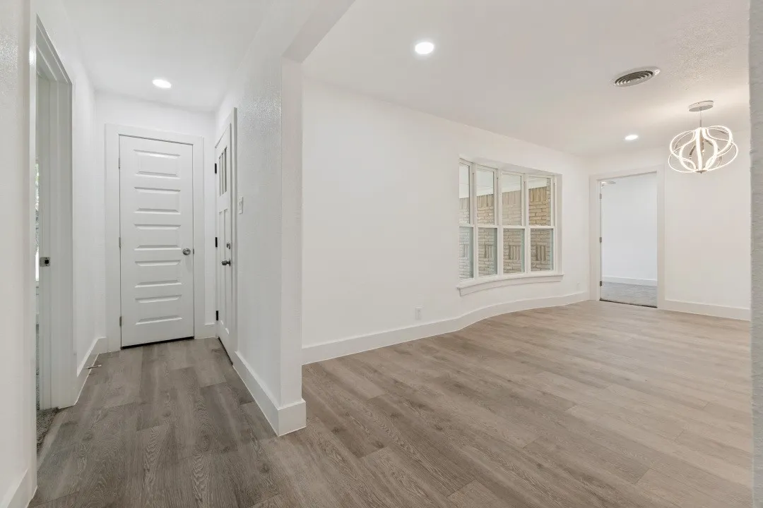 Single Family Residence For Sale in Dallas County , 5718 Trio Lane, Dallas, Texas 75241, 4 Bedroom, 3 Bathroom, 1 Garage spaces, 2,141 Sqft, built in 1961, mls#21365043, Real Estate Agent in Dallas, Homes For Sale in Dallas county, Homes For Sale in Dallas, Realtor in Dallas Texas, Real Estate Brokerage Independent Realty Texas, Luminita Cordes Realtor