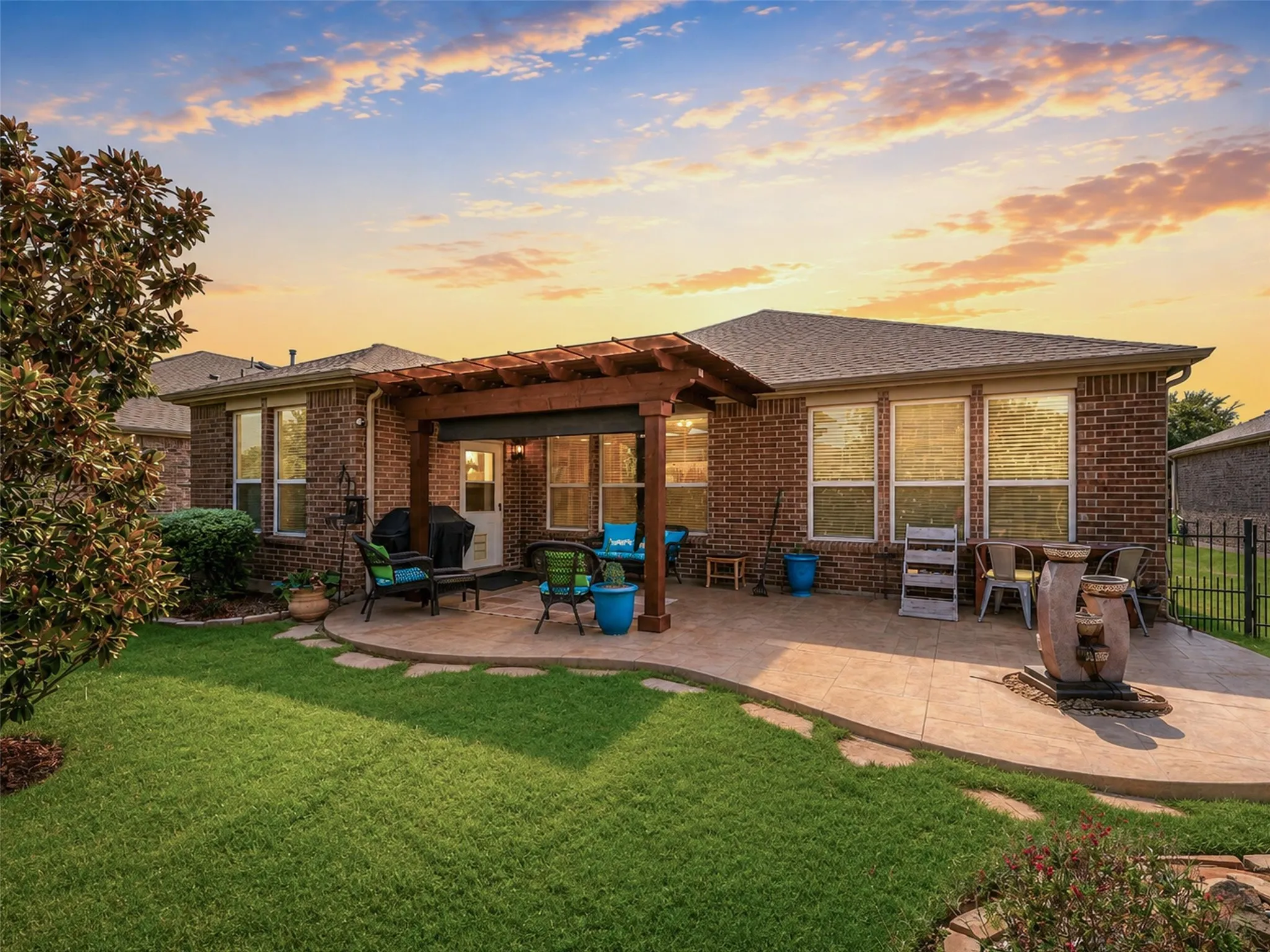 Single Family Residence For Sale in Denton County , 7265 Honeybee Lane, Frisco, Texas 75036, 2 Bedroom, 2 Bathroom, 2 Garage spaces, 1,856 Sqft, built in 2015, mls#21365221, Real Estate Agent in Frisco, Homes For Sale in Denton county, Homes For Sale in Frisco, Realtor in Frisco Texas, Real Estate Brokerage Independent Realty Texas, Luminita Cordes Realtor