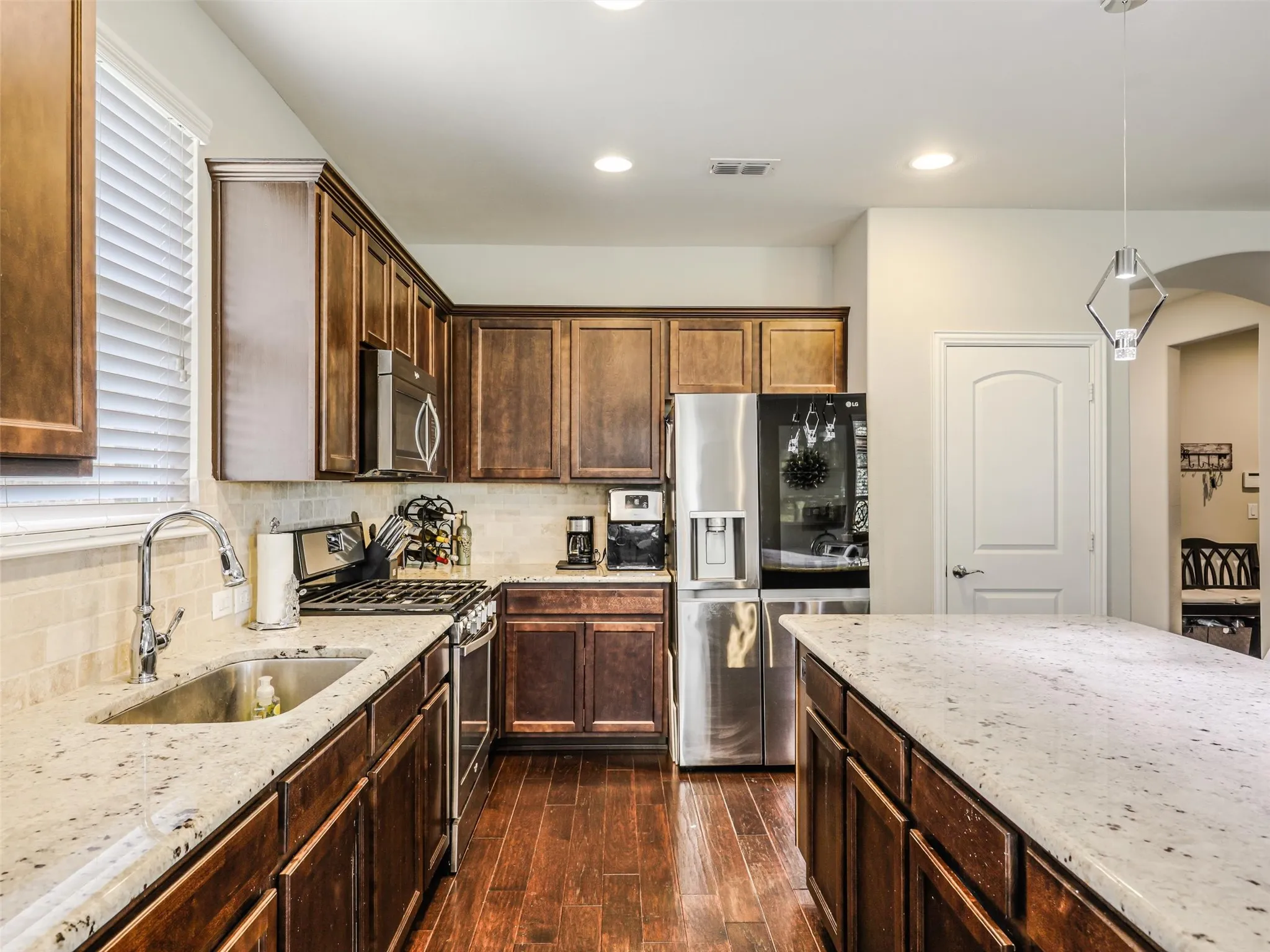 Single Family Residence For Sale in Denton County , 7265 Honeybee Lane, Frisco, Texas 75036, 2 Bedroom, 2 Bathroom, 2 Garage spaces, 1,856 Sqft, built in 2015, mls#21365221, Real Estate Agent in Frisco, Homes For Sale in Denton county, Homes For Sale in Frisco, Realtor in Frisco Texas, Real Estate Brokerage Independent Realty Texas, Luminita Cordes Realtor