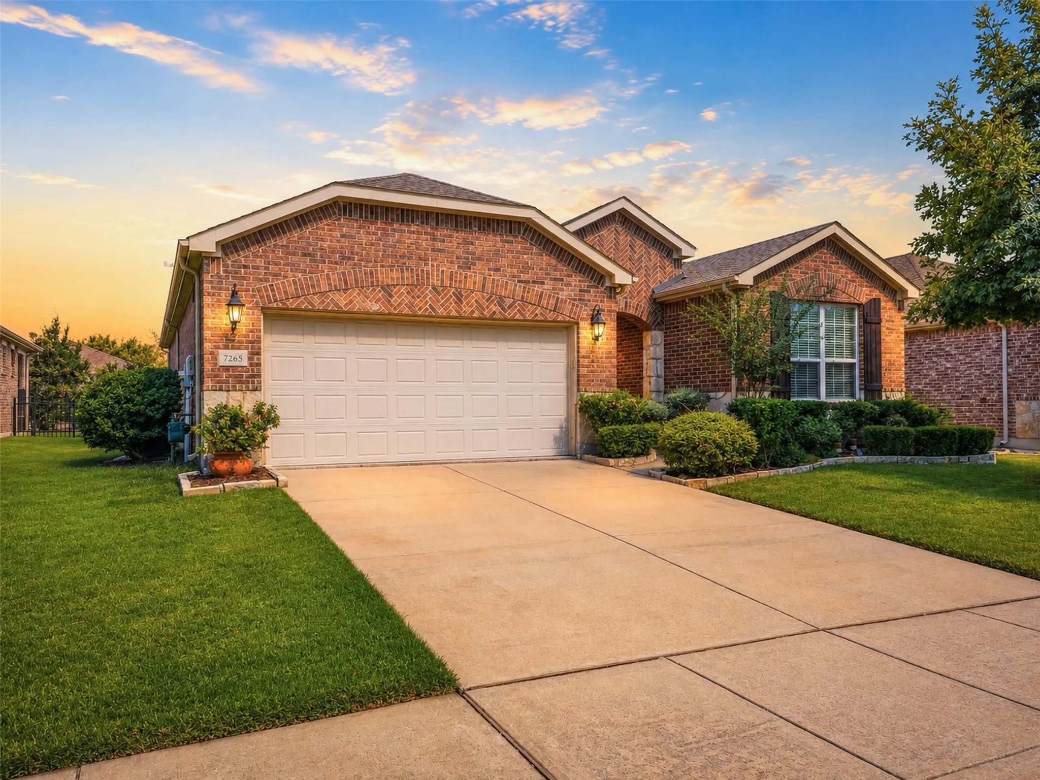 Single Family Residence For Sale in Denton County , 7265 Honeybee Lane, Frisco, Texas 75036, 2 Bedroom, 2 Bathroom, 2 Garage spaces, 1,856 Sqft, built in 2015, mls#21365221, Real Estate Agent in Frisco, Homes For Sale in Denton county, Homes For Sale in Frisco, Realtor in Frisco Texas, Real Estate Brokerage Independent Realty Texas, Luminita Cordes Realtor