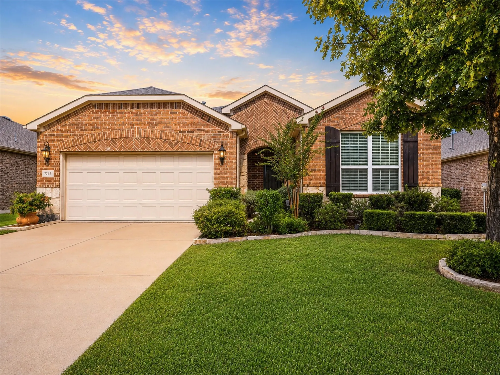 Single Family Residence For Sale in Denton County , 7265 Honeybee Lane, Frisco, Texas 75036, 2 Bedroom, 2 Bathroom, 2 Garage spaces, 1,856 Sqft, built in 2015, mls#21365221, Real Estate Agent in Frisco, Homes For Sale in Denton county, Homes For Sale in Frisco, Realtor in Frisco Texas, Real Estate Brokerage Independent Realty Texas, Luminita Cordes Realtor