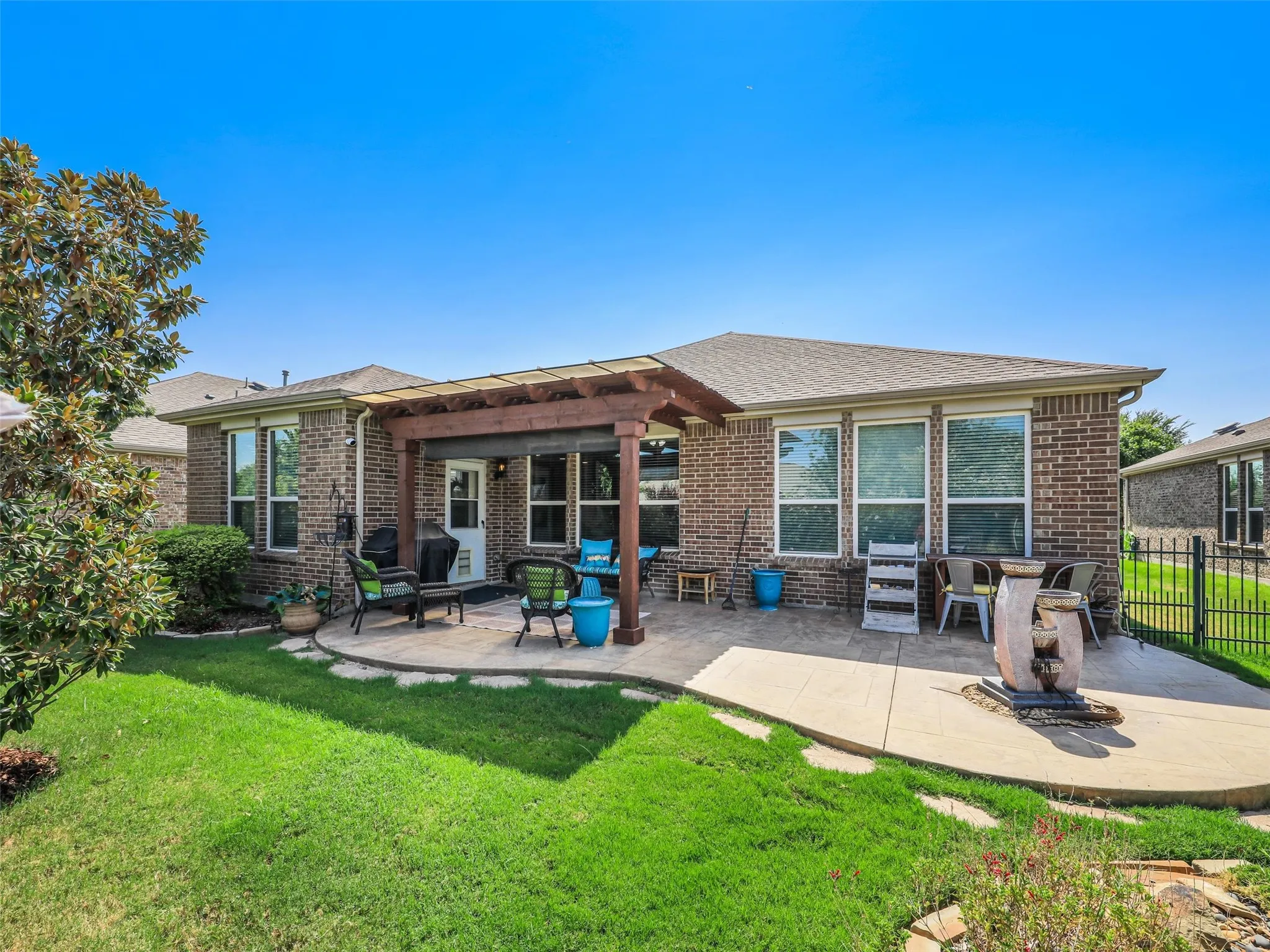 Single Family Residence For Sale in Denton County , 7265 Honeybee Lane, Frisco, Texas 75036, 2 Bedroom, 2 Bathroom, 2 Garage spaces, 1,856 Sqft, built in 2015, mls#21365221, Real Estate Agent in Frisco, Homes For Sale in Denton county, Homes For Sale in Frisco, Realtor in Frisco Texas, Real Estate Brokerage Independent Realty Texas, Luminita Cordes Realtor