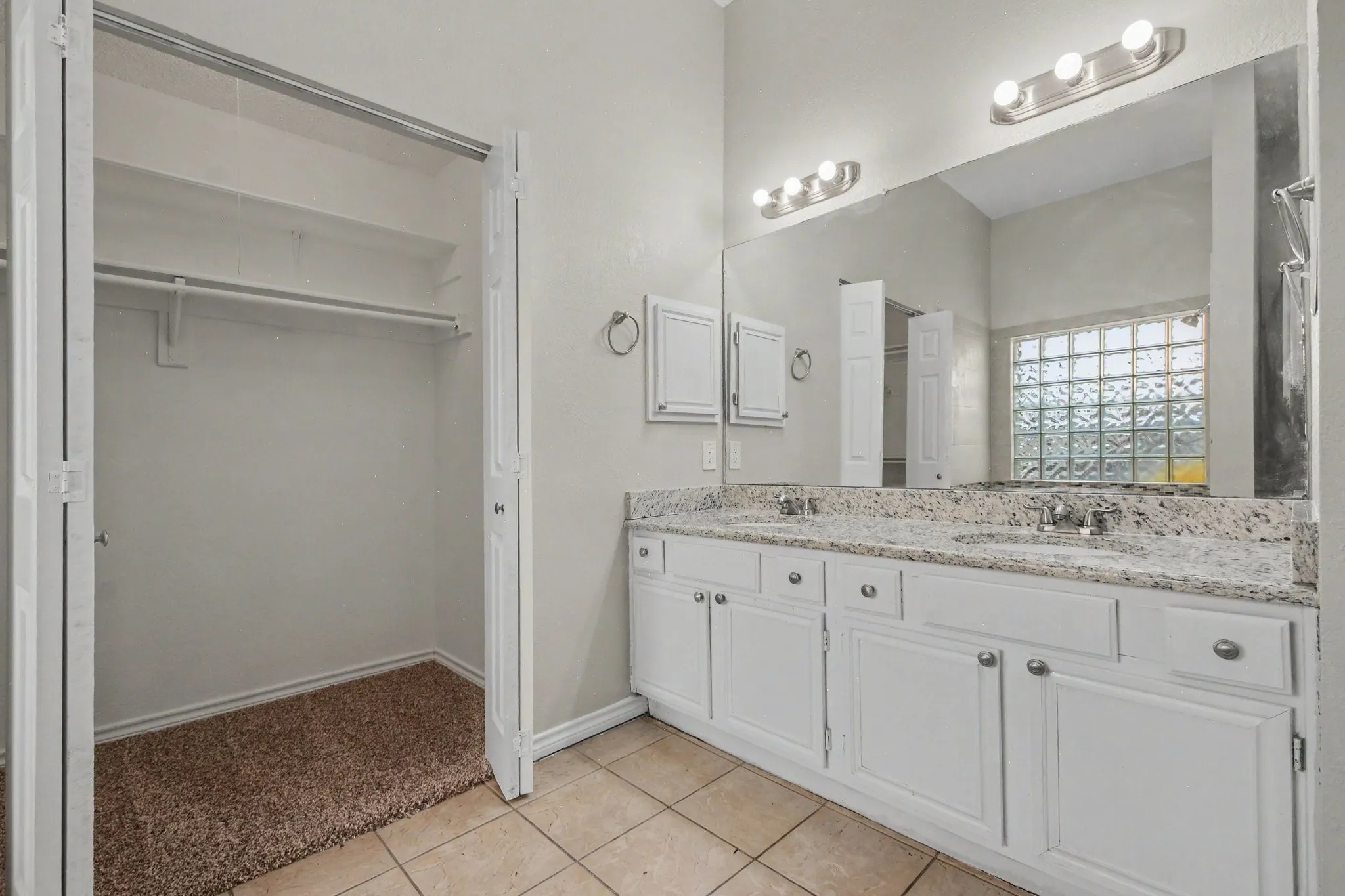 En-suite dual sinks, granite countertops, separate shower and garden tub. Walk-in closet