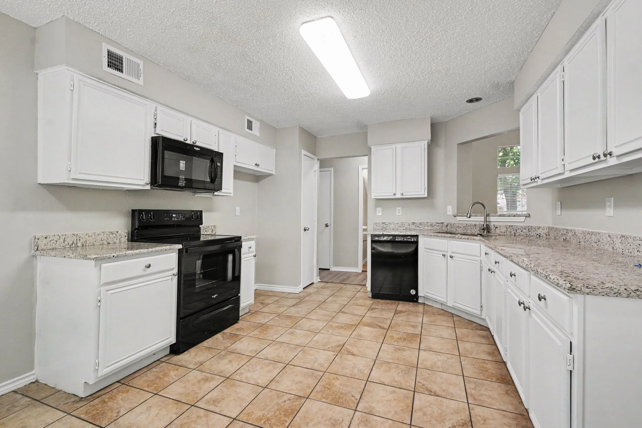 Single Family Residence For Sale in Tarrant County , 4721 Waterway Drive N, Fort Worth, Texas 76137, 3 Bedroom, 3 Bathroom, 2 Garage spaces, 1,763 Sqft, built in 1987, mls#21365346, Real Estate Agent in Fort Worth, Homes For Sale in Tarrant county, Homes For Sale in Fort Worth, Realtor in Fort Worth Texas, Real Estate Brokerage Independent Realty Texas, Luminita Cordes Realtor