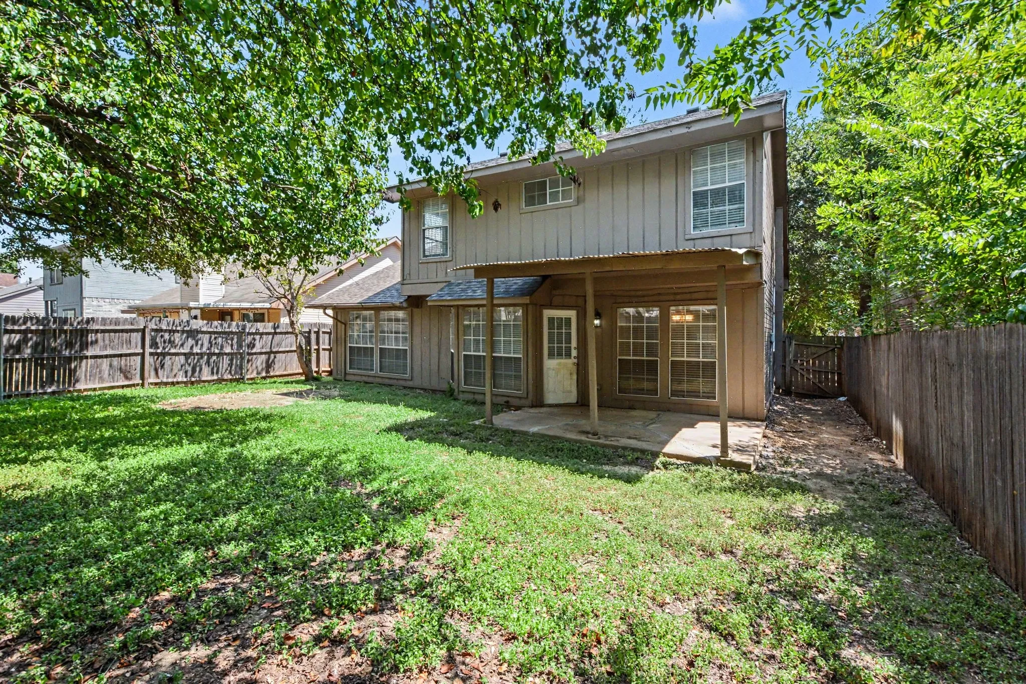 Single Family Residence For Sale in Tarrant County , 4721 Waterway Drive N, Fort Worth, Texas 76137, 3 Bedroom, 3 Bathroom, 2 Garage spaces, 1,763 Sqft, built in 1987, mls#21365346, Real Estate Agent in Fort Worth, Homes For Sale in Tarrant county, Homes For Sale in Fort Worth, Realtor in Fort Worth Texas, Real Estate Brokerage Independent Realty Texas, Luminita Cordes Realtor