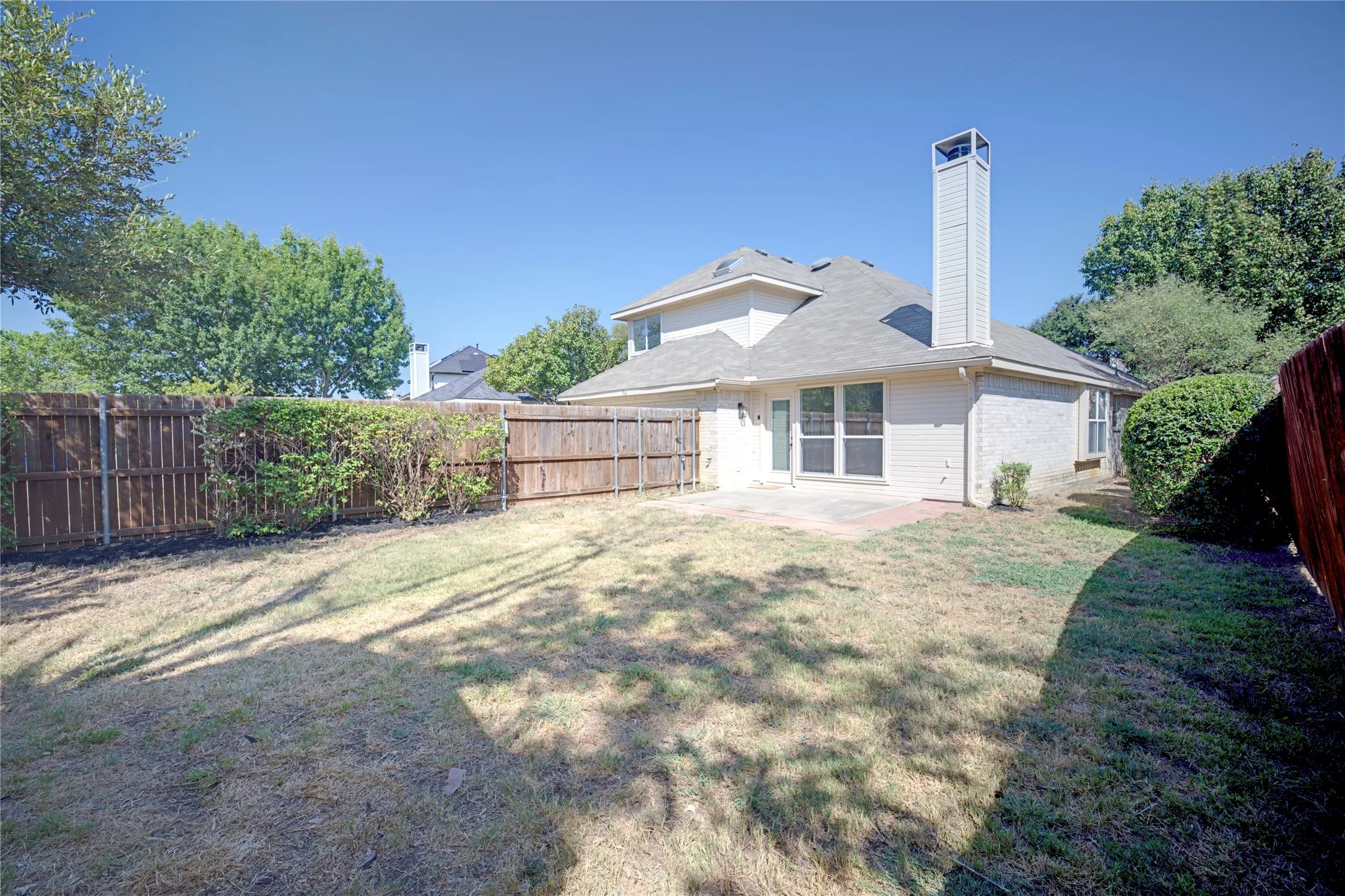 Single Family Residence For Sale in Denton County , 562 Continental Drive, Lewisville, Texas 75067, 3 Bedroom, 3 Bathroom, 2 Garage spaces, 1,755 Sqft, built in 1999, mls#21362087, Real Estate Agent in Lewisville, Homes For Sale in Denton county, Homes For Sale in Lewisville, Realtor in Lewisville Texas, Real Estate Brokerage Independent Realty Texas, Luminita Cordes Realtor