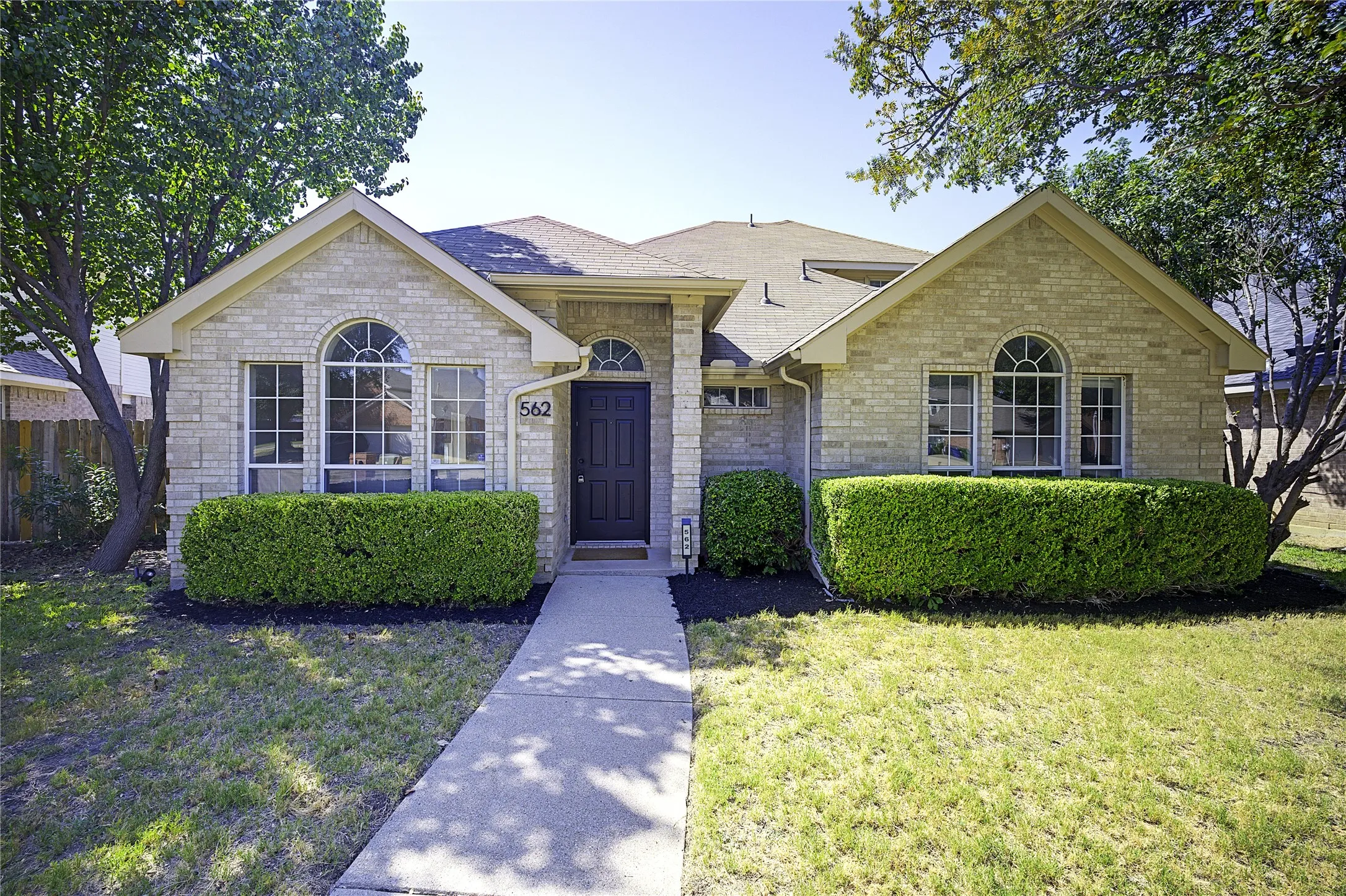Single Family Residence For Sale in Denton County , 562 Continental Drive, Lewisville, Texas 75067, 3 Bedroom, 3 Bathroom, 2 Garage spaces, 1,755 Sqft, built in 1999, mls#21362087, Real Estate Agent in Lewisville, Homes For Sale in Denton county, Homes For Sale in Lewisville, Realtor in Lewisville Texas, Real Estate Brokerage Independent Realty Texas, Luminita Cordes Realtor