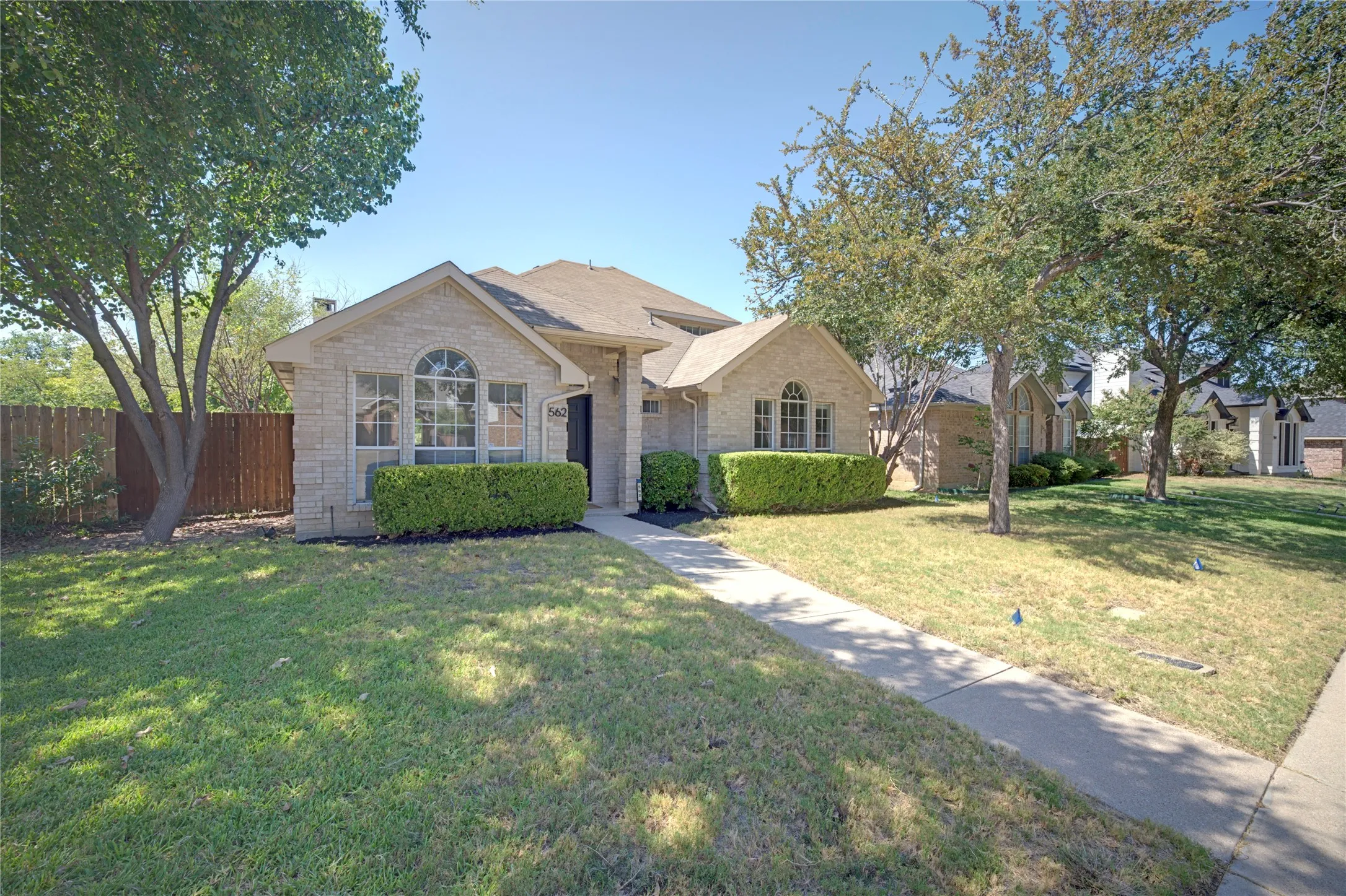 Single Family Residence For Sale in Denton County , 562 Continental Drive, Lewisville, Texas 75067, 3 Bedroom, 3 Bathroom, 2 Garage spaces, 1,755 Sqft, built in 1999, mls#21362087, Real Estate Agent in Lewisville, Homes For Sale in Denton county, Homes For Sale in Lewisville, Realtor in Lewisville Texas, Real Estate Brokerage Independent Realty Texas, Luminita Cordes Realtor