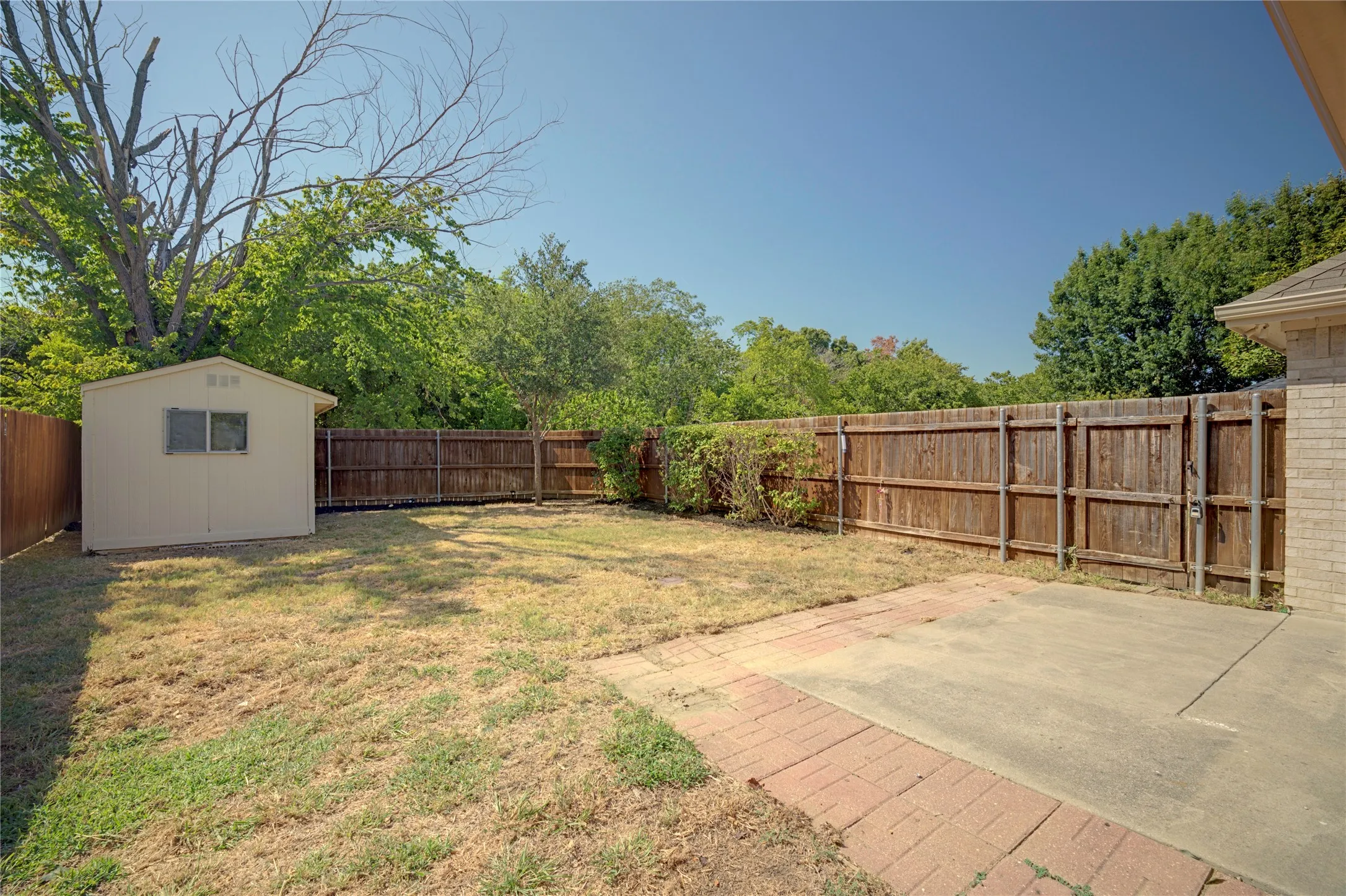 Single Family Residence For Sale in Denton County , 562 Continental Drive, Lewisville, Texas 75067, 3 Bedroom, 3 Bathroom, 2 Garage spaces, 1,755 Sqft, built in 1999, mls#21362087, Real Estate Agent in Lewisville, Homes For Sale in Denton county, Homes For Sale in Lewisville, Realtor in Lewisville Texas, Real Estate Brokerage Independent Realty Texas, Luminita Cordes Realtor