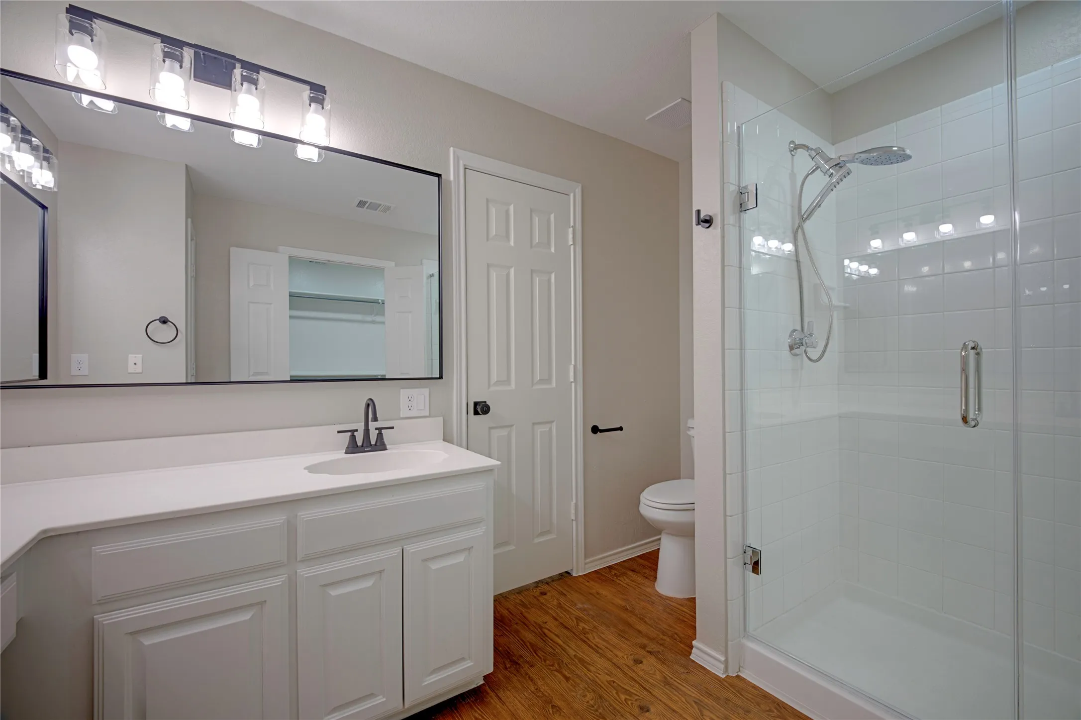 Single Family Residence For Sale in Denton County , 562 Continental Drive, Lewisville, Texas 75067, 3 Bedroom, 3 Bathroom, 2 Garage spaces, 1,755 Sqft, built in 1999, mls#21362087, Real Estate Agent in Lewisville, Homes For Sale in Denton county, Homes For Sale in Lewisville, Realtor in Lewisville Texas, Real Estate Brokerage Independent Realty Texas, Luminita Cordes Realtor