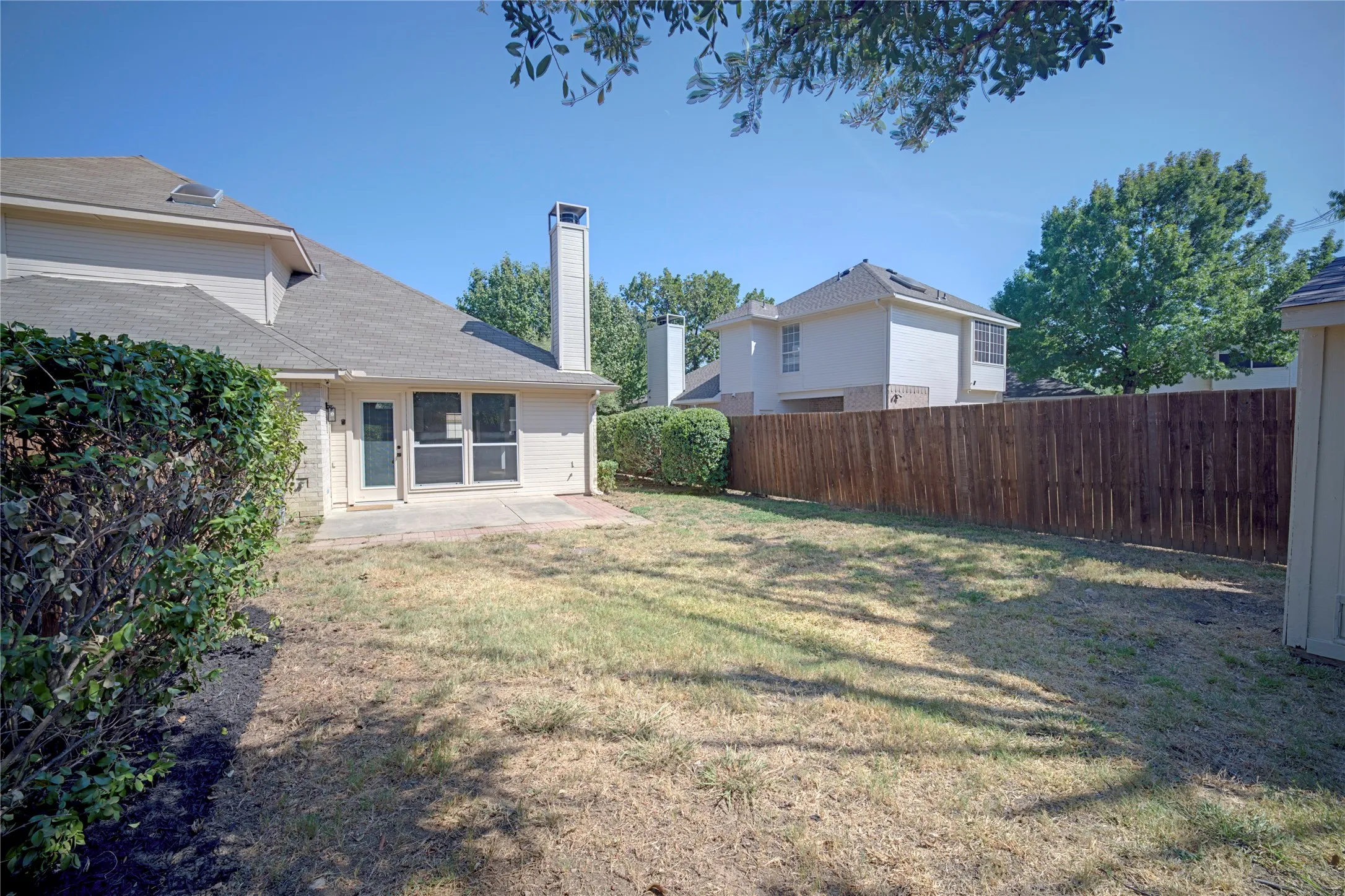 Single Family Residence For Sale in Denton County , 562 Continental Drive, Lewisville, Texas 75067, 3 Bedroom, 3 Bathroom, 2 Garage spaces, 1,755 Sqft, built in 1999, mls#21362087, Real Estate Agent in Lewisville, Homes For Sale in Denton county, Homes For Sale in Lewisville, Realtor in Lewisville Texas, Real Estate Brokerage Independent Realty Texas, Luminita Cordes Realtor