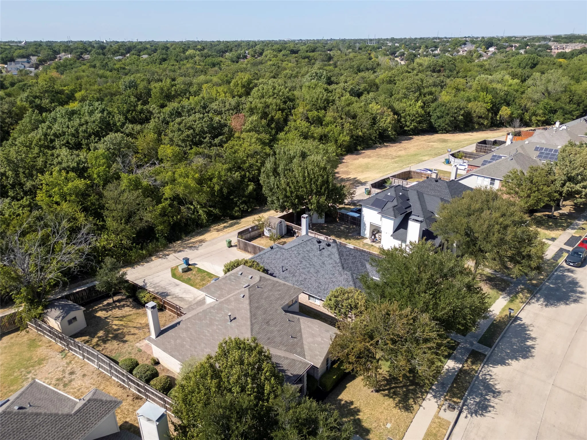 Single Family Residence For Sale in Denton County , 562 Continental Drive, Lewisville, Texas 75067, 3 Bedroom, 3 Bathroom, 2 Garage spaces, 1,755 Sqft, built in 1999, mls#21362087, Real Estate Agent in Lewisville, Homes For Sale in Denton county, Homes For Sale in Lewisville, Realtor in Lewisville Texas, Real Estate Brokerage Independent Realty Texas, Luminita Cordes Realtor