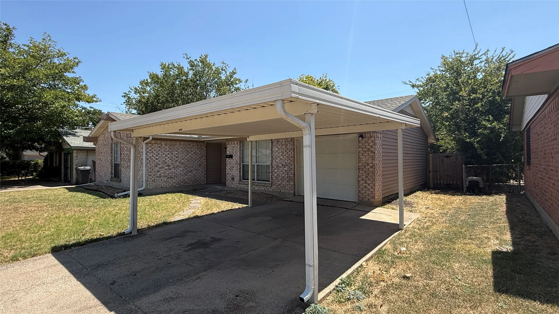 Single Family Residence For Rent in Dallas County , 3244 Little River Drive, Dallas, Texas 75241, 3 Bedroom, 2 Bathroom, 1 Garage spaces, 1,382 Sqft, built in 1972, mls#21365347, Real Estate Agent in Dallas, Homes For Rent in Dallas county, Homes For Rent in Dallas, Realtor in Dallas Texas, Real Estate Brokerage Independent Realty Texas, Luminita Cordes Realtor